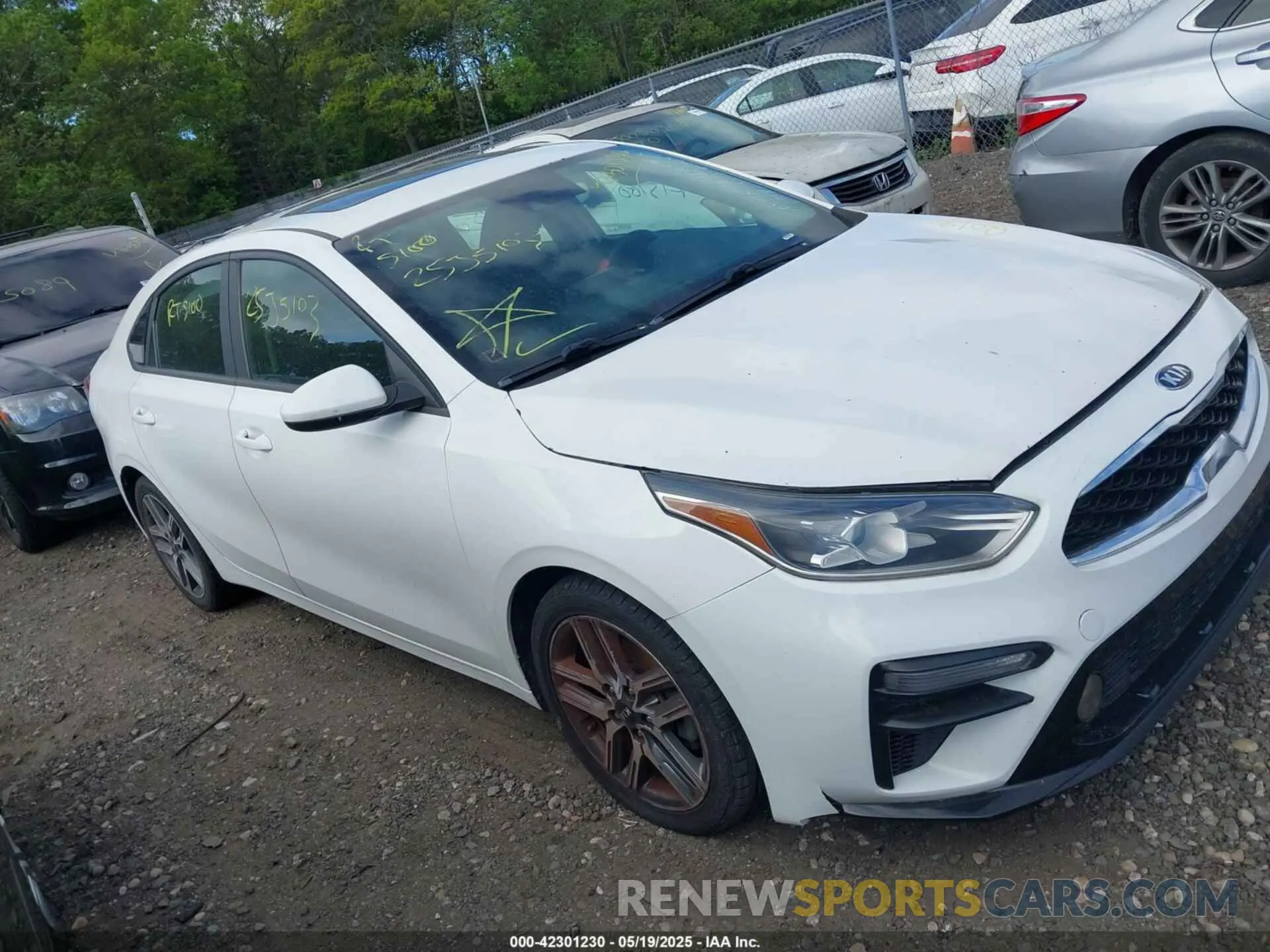 12 fotografías del automóvil dañado 3KPF34AD0KE027350 KIA FORTE 2019