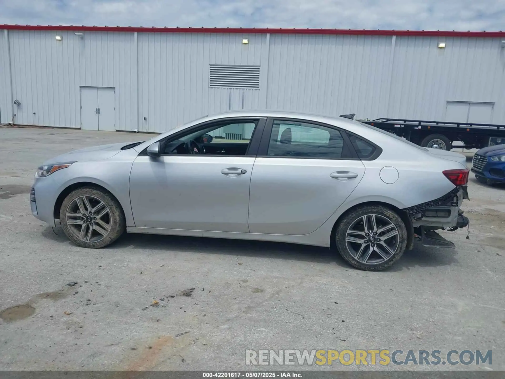 15 fotografías del automóvil dañado 3KPF34AD0KE042219 KIA FORTE 2019