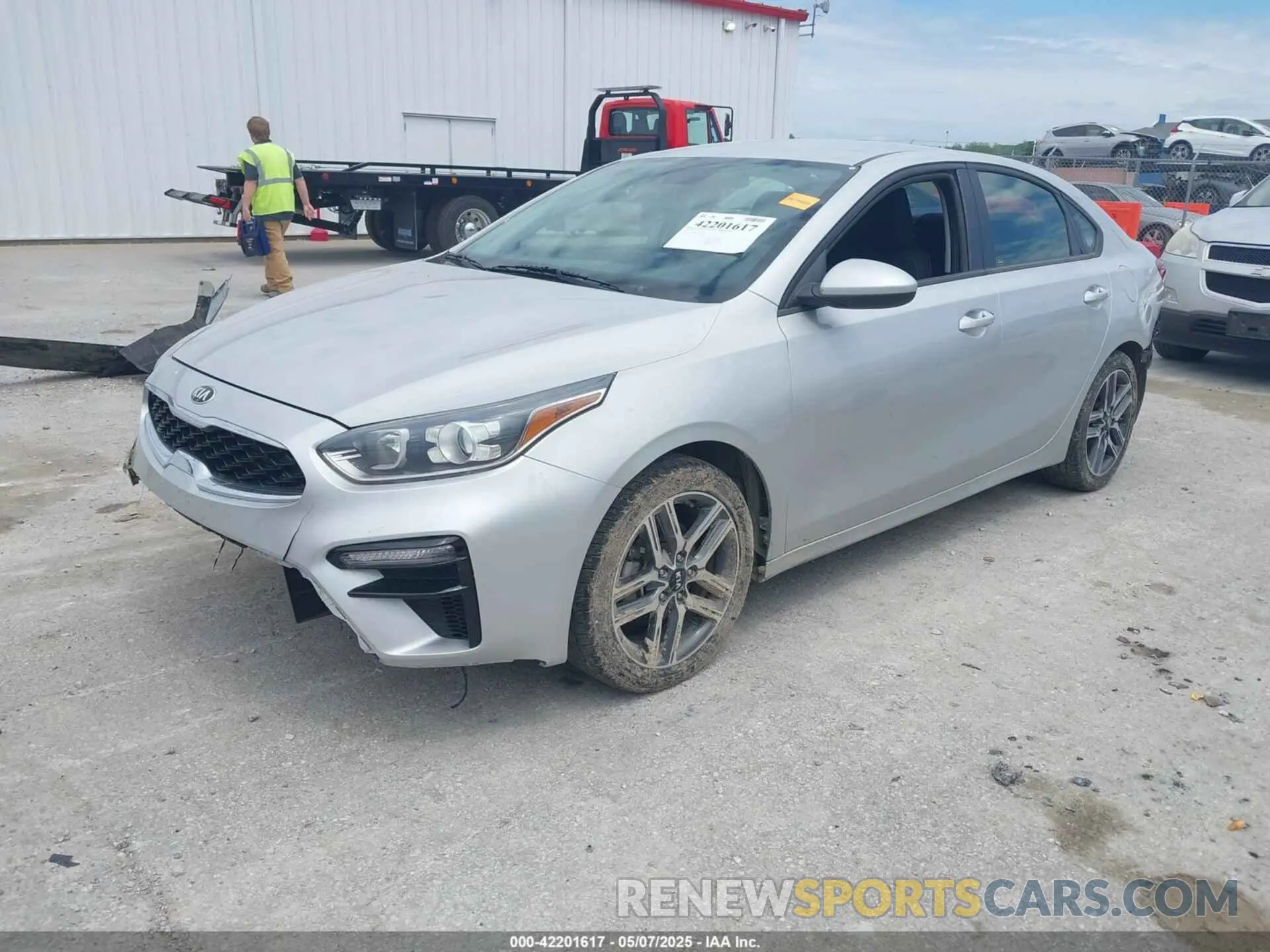 2 fotografías del automóvil dañado 3KPF34AD0KE042219 KIA FORTE 2019