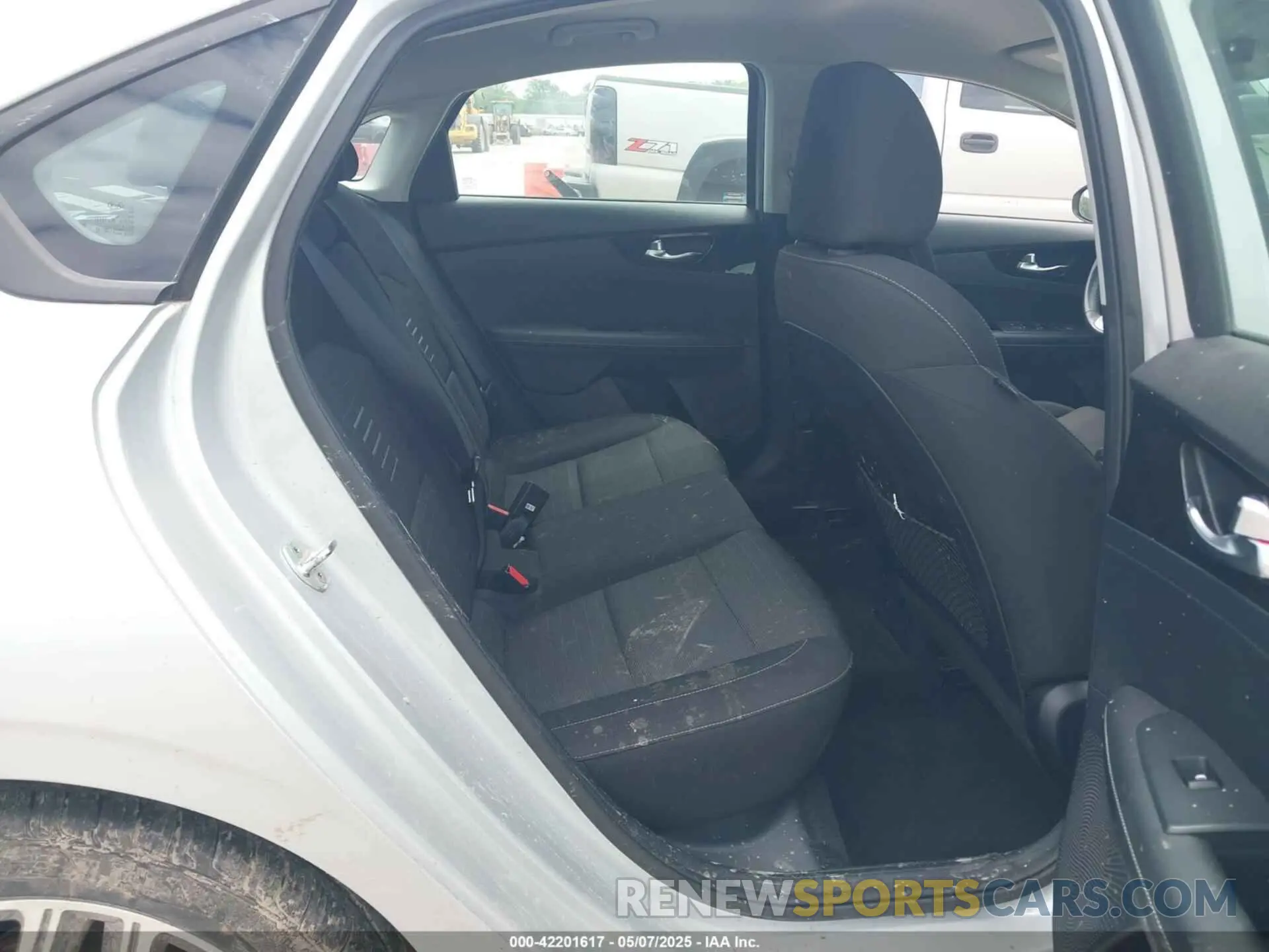 8 fotografías del automóvil dañado 3KPF34AD0KE042219 KIA FORTE 2019