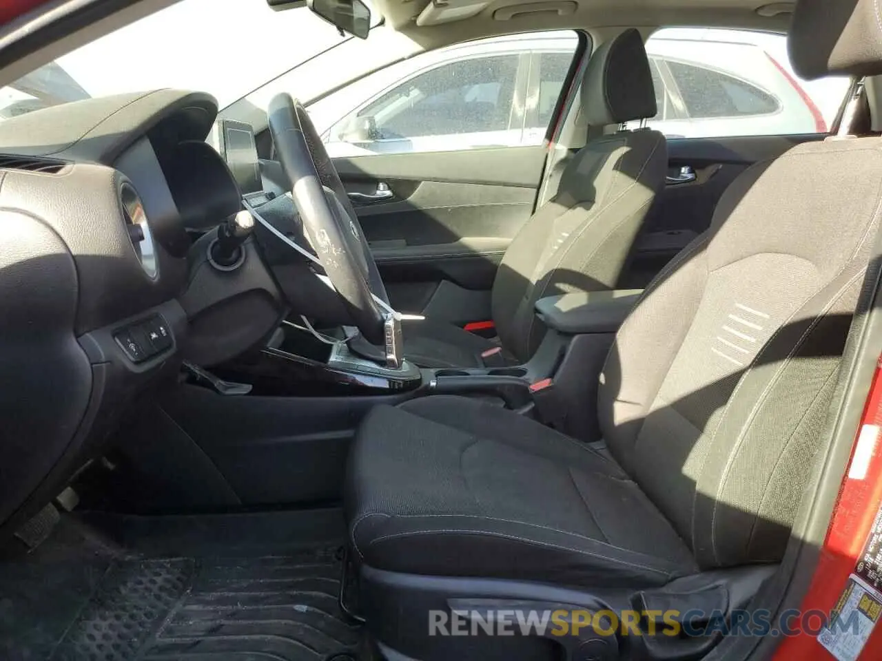 7 fotografías del automóvil dañado 3KPF34AD1KE074905 KIA FORTE 2019