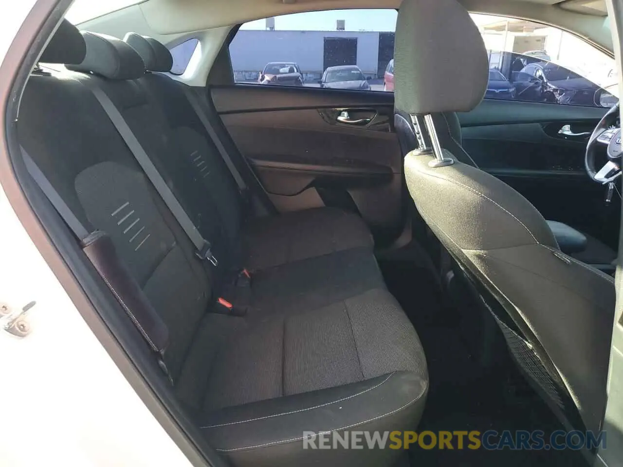 11 fotografías del automóvil dañado 3KPF34AD1KE098864 KIA FORTE 2019