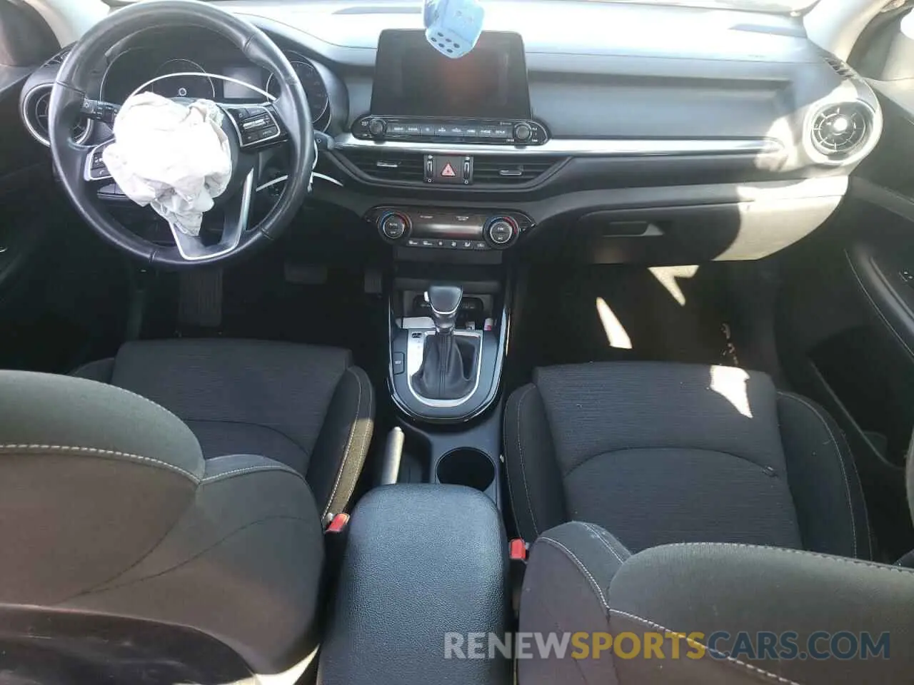 8 fotografías del automóvil dañado 3KPF34AD2KE022778 KIA FORTE 2019