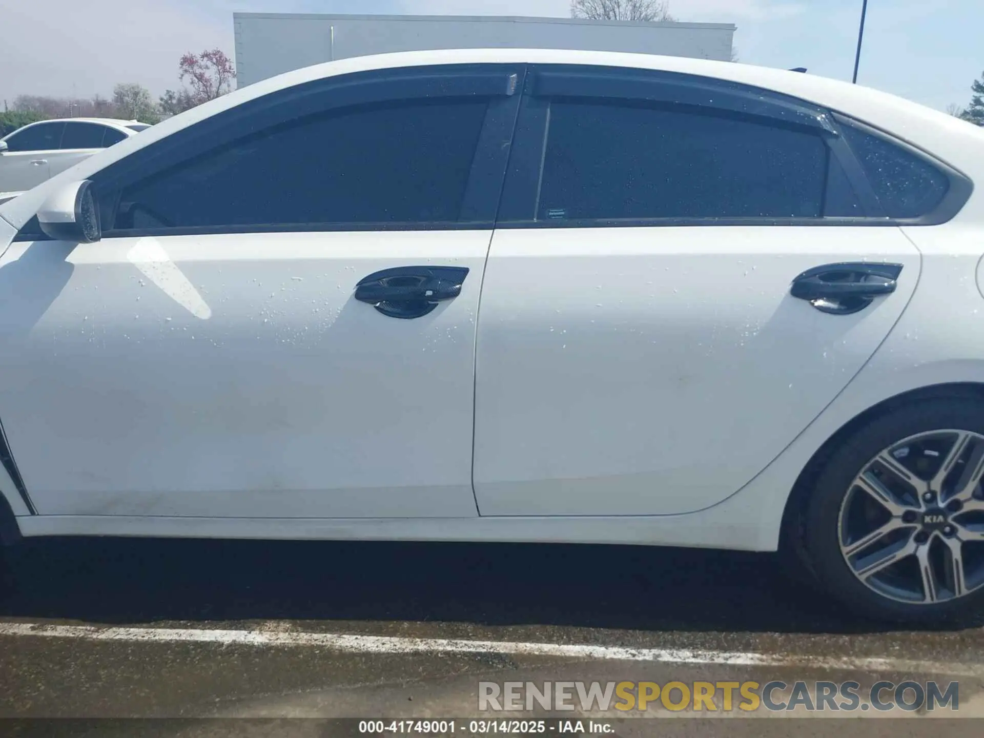 14 fotografías del automóvil dañado 3KPF34AD2KE028516 KIA FORTE 2019