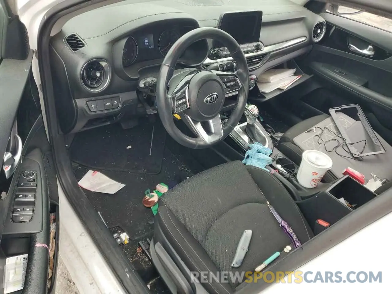8 fotografías del automóvil dañado 3KPF34AD2KE070085 KIA FORTE 2019