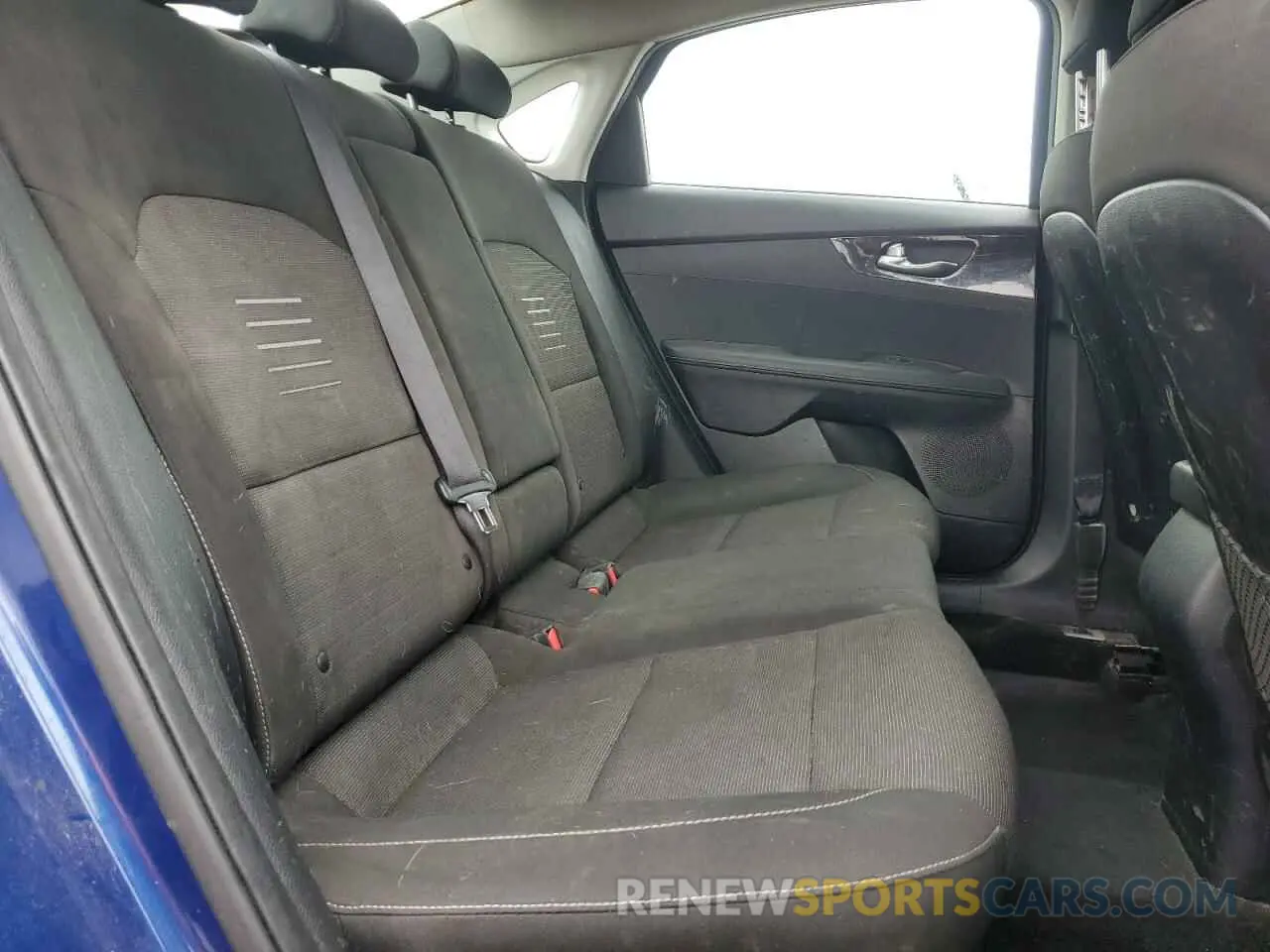 10 fotografías del automóvil dañado 3KPF34AD2KE104266 KIA FORTE 2019