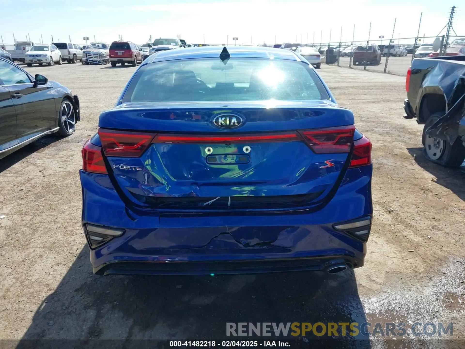 16 fotografías del automóvil dañado 3KPF34AD4KE018070 KIA FORTE 2019