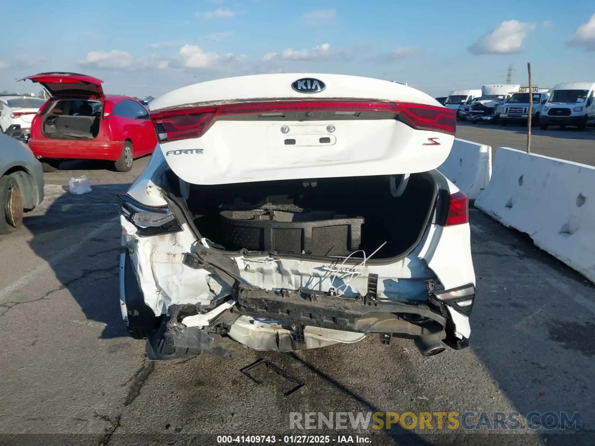17 fotografías del automóvil dañado 3KPF34AD4KE070086 KIA FORTE 2019