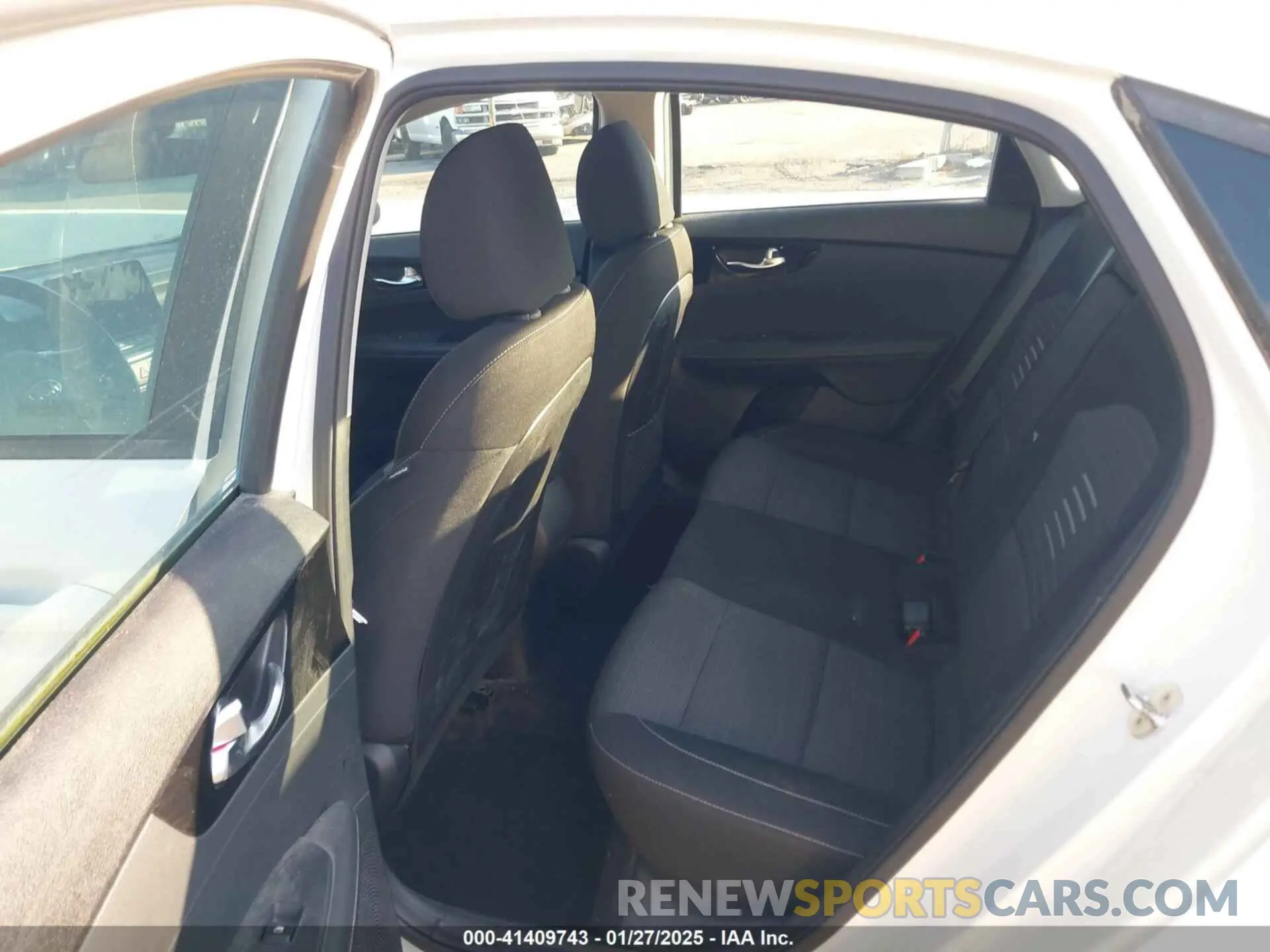 8 fotografías del automóvil dañado 3KPF34AD4KE070086 KIA FORTE 2019