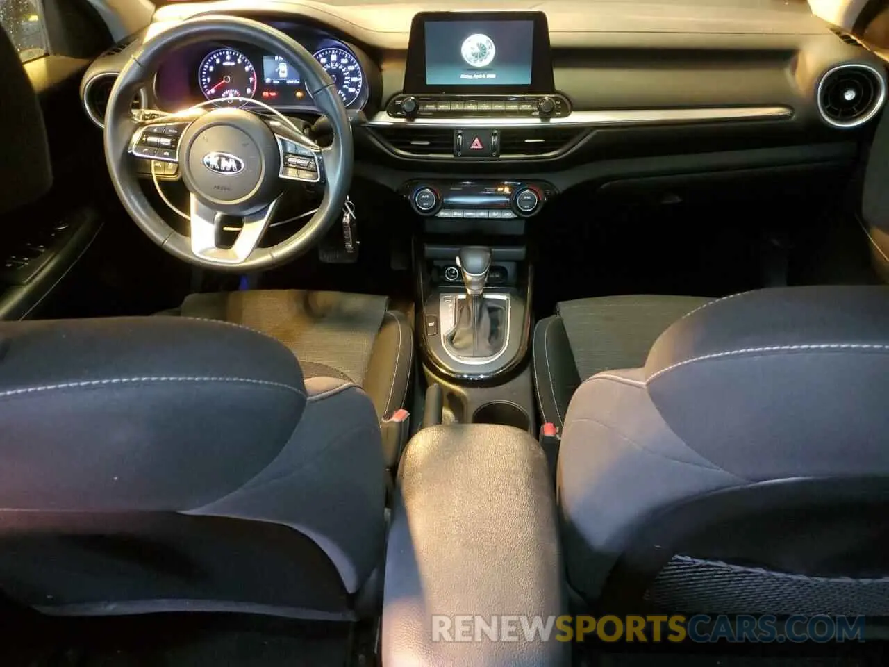 8 fotografías del automóvil dañado 3KPF34AD5KE008034 KIA FORTE 2019