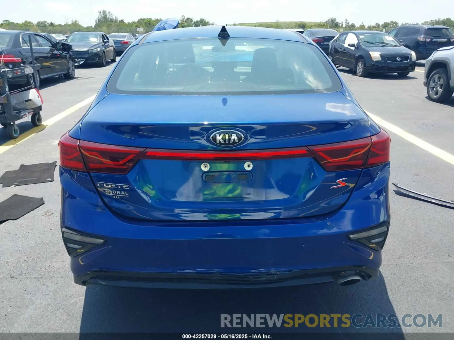 16 fotografías del automóvil dañado 3KPF34AD5KE026520 KIA FORTE 2019