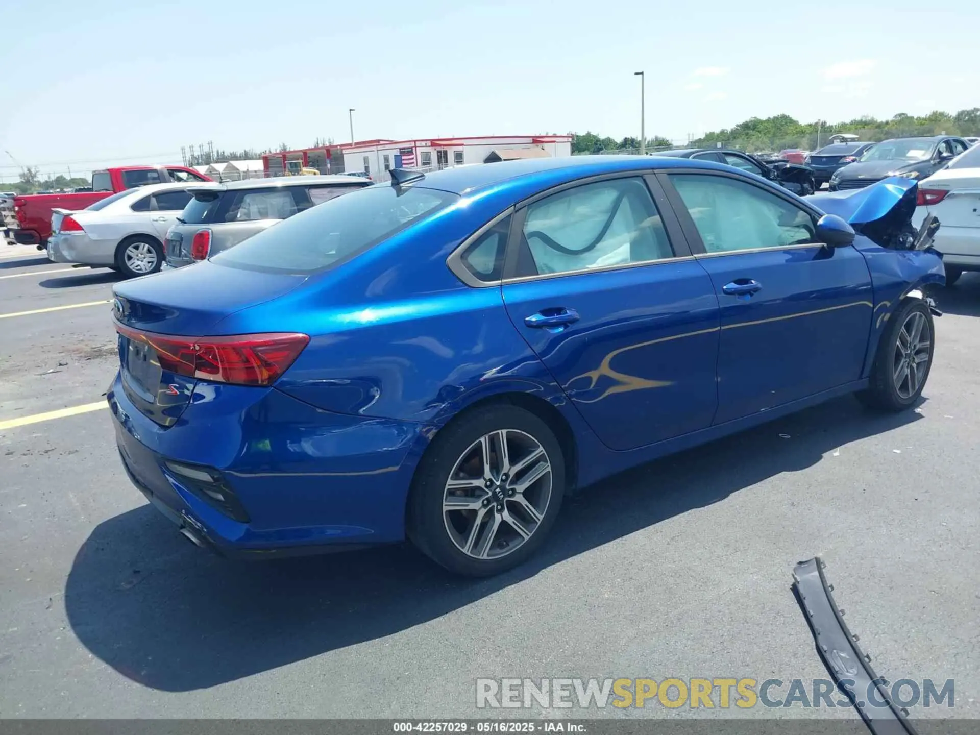 4 fotografías del automóvil dañado 3KPF34AD5KE026520 KIA FORTE 2019