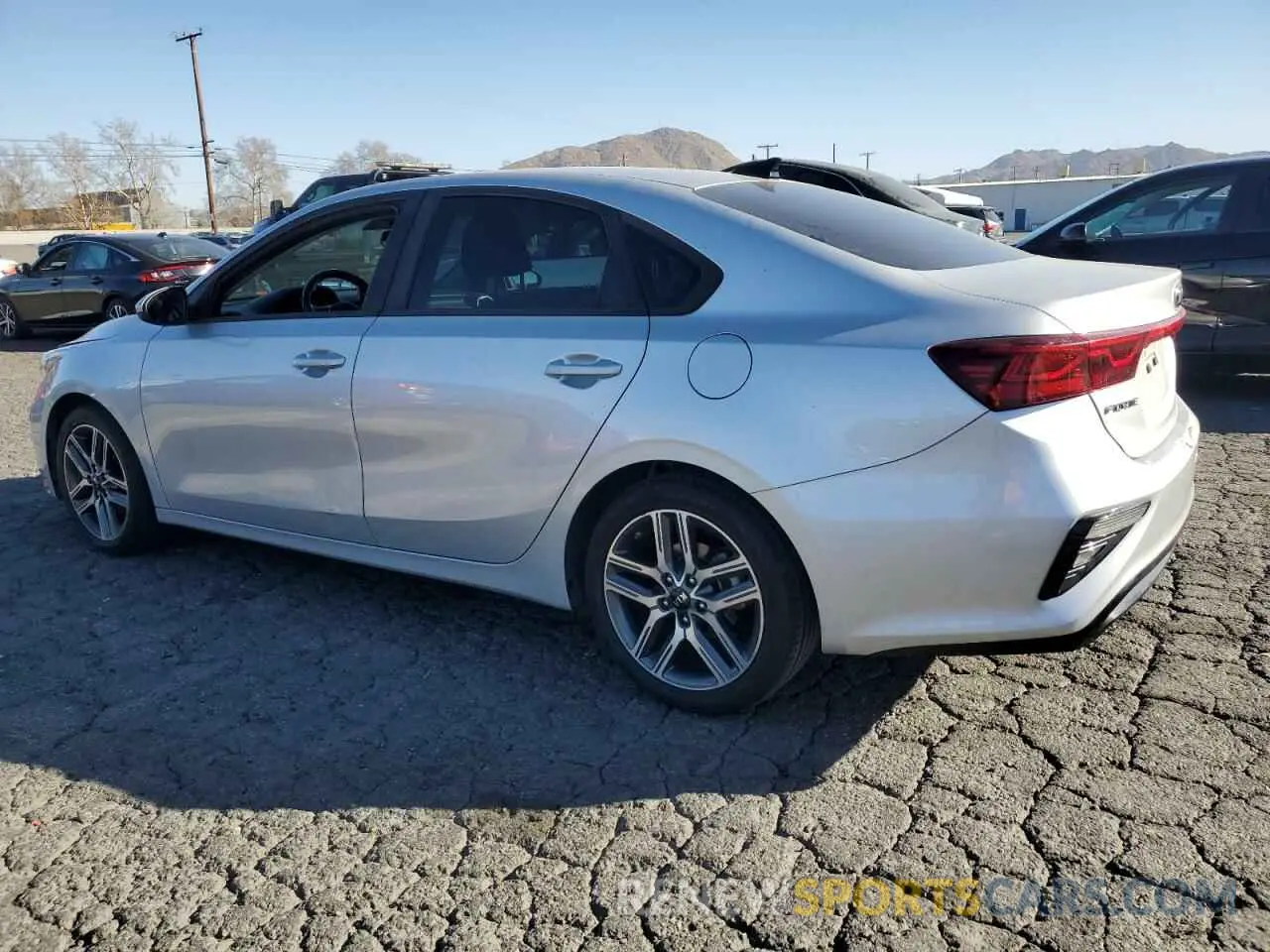 2 fotografías del automóvil dañado 3KPF34AD5KE042233 KIA FORTE 2019
