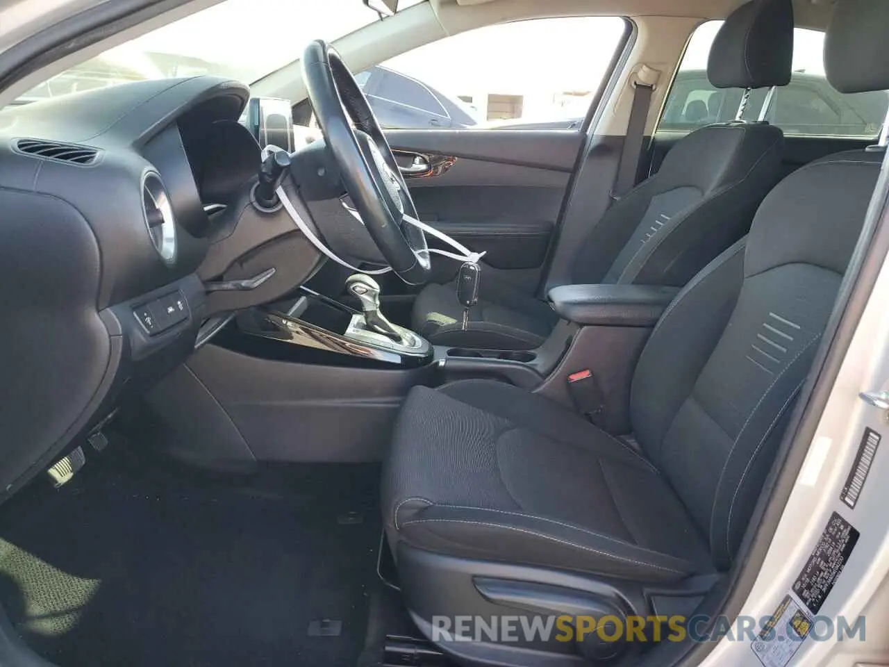 7 fotografías del automóvil dañado 3KPF34AD5KE042233 KIA FORTE 2019