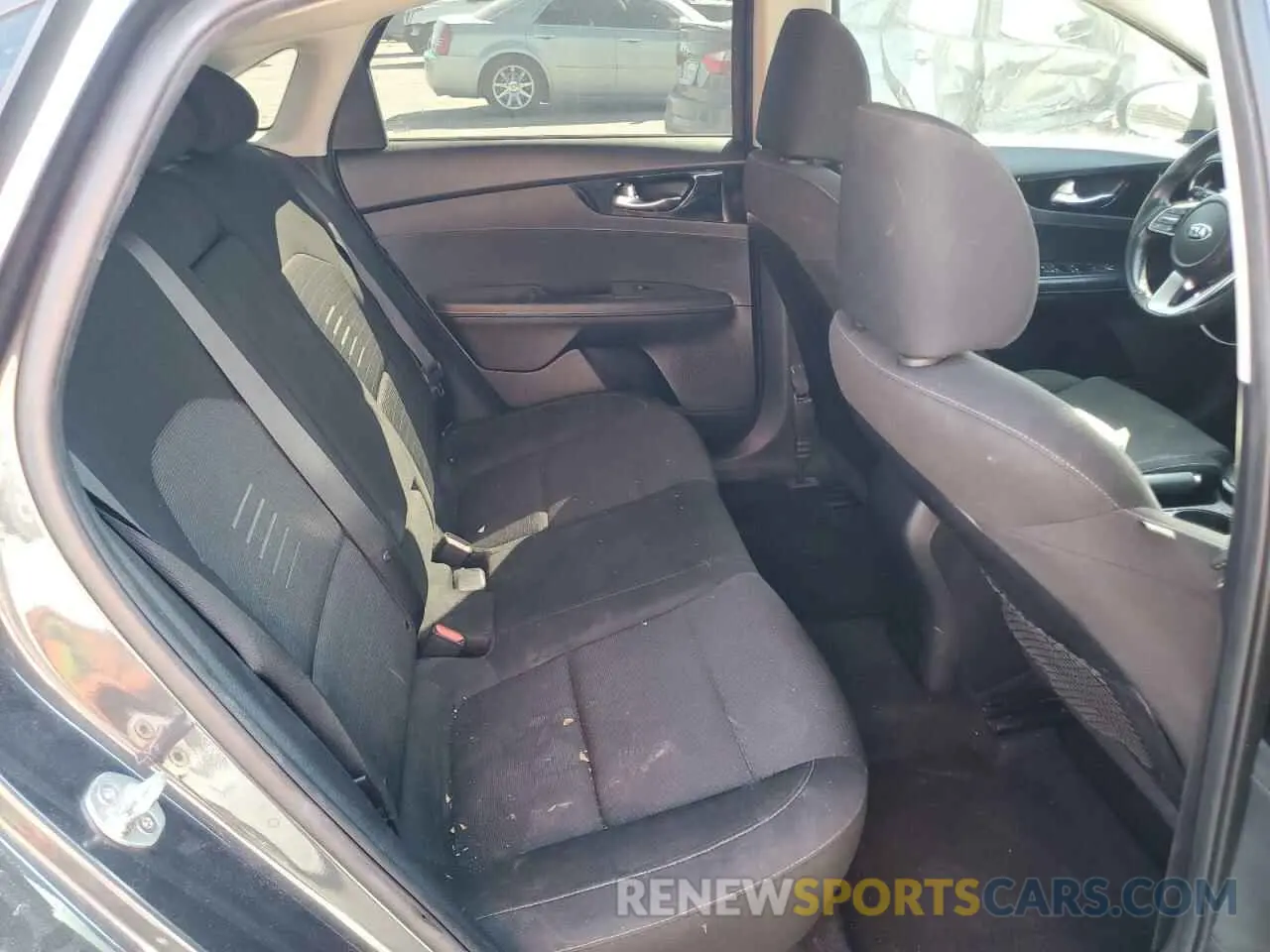 10 fotografías del automóvil dañado 3KPF34AD5KE070064 KIA FORTE 2019