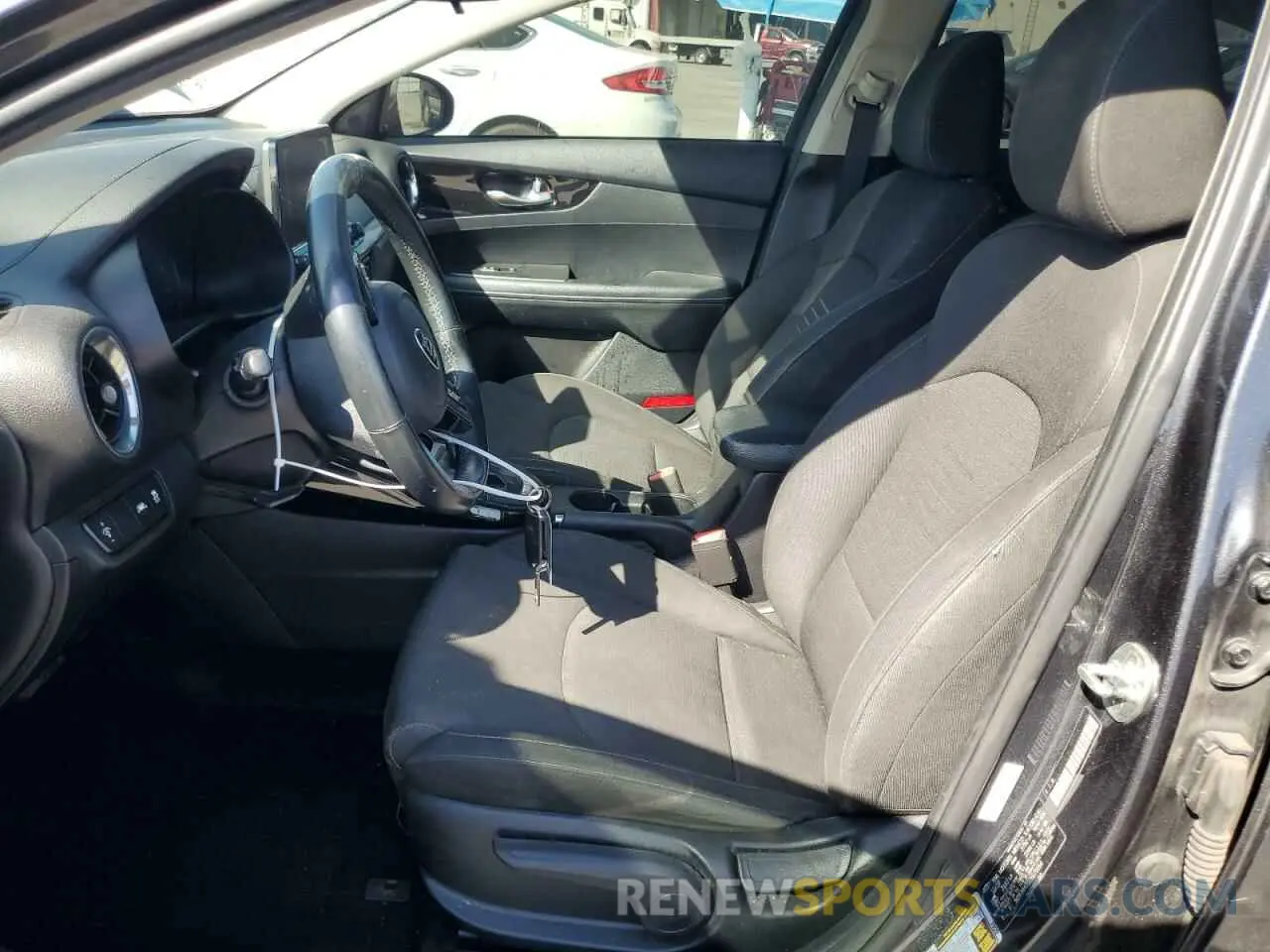 7 fotografías del automóvil dañado 3KPF34AD5KE070064 KIA FORTE 2019