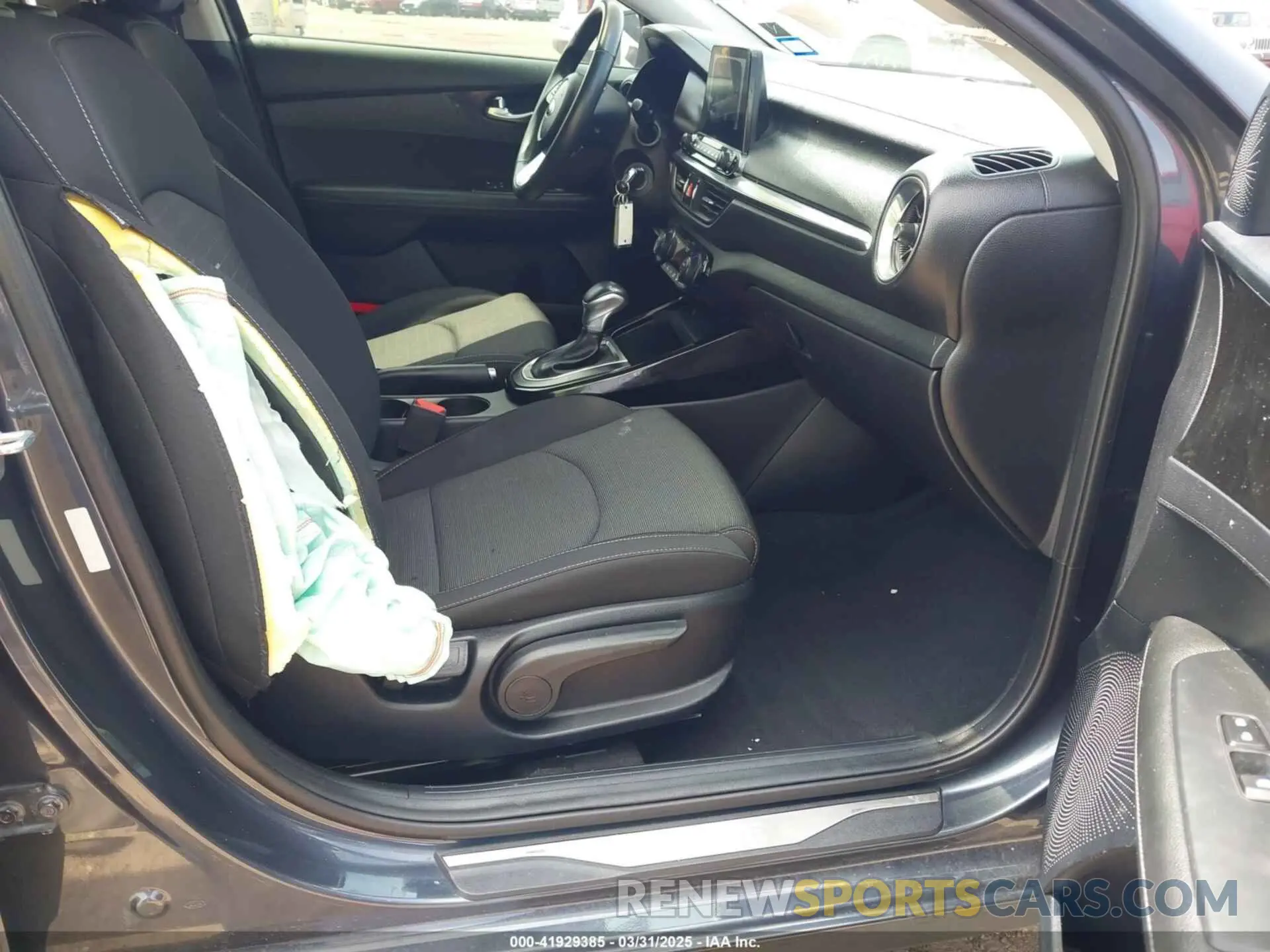5 fotografías del automóvil dañado 3KPF34AD5KE073224 KIA FORTE 2019