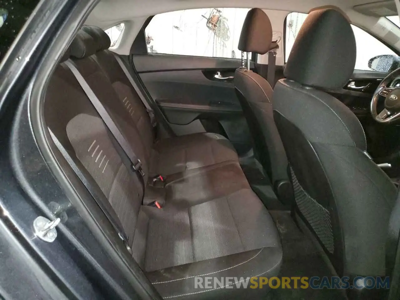 10 fotografías del automóvil dañado 3KPF34AD5KE135379 KIA FORTE 2019