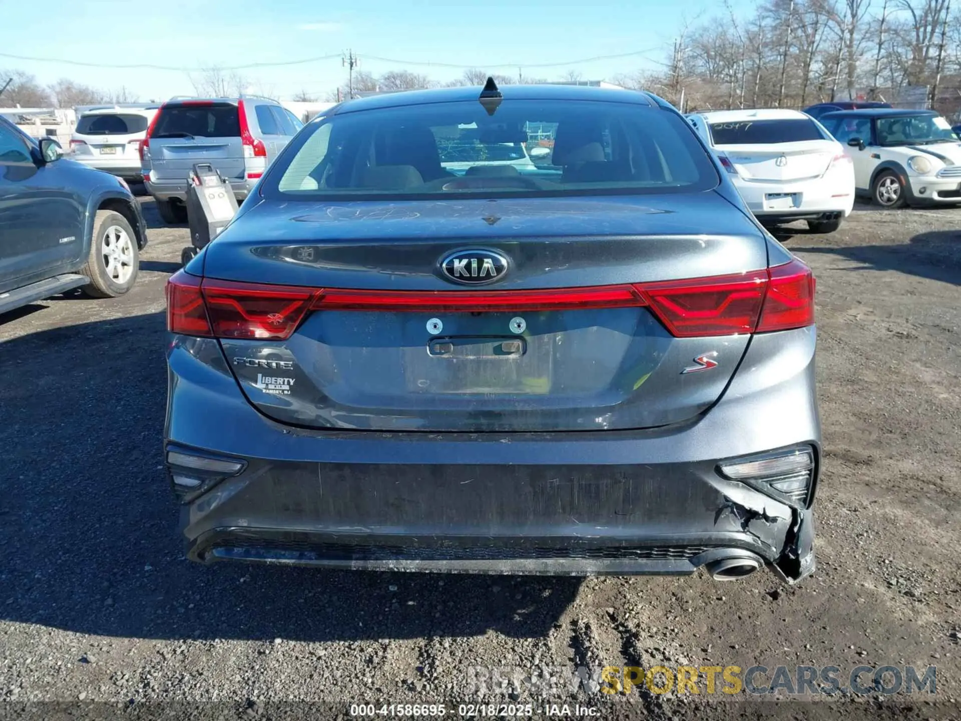 16 fotografías del automóvil dañado 3KPF34AD6KE118056 KIA FORTE 2019