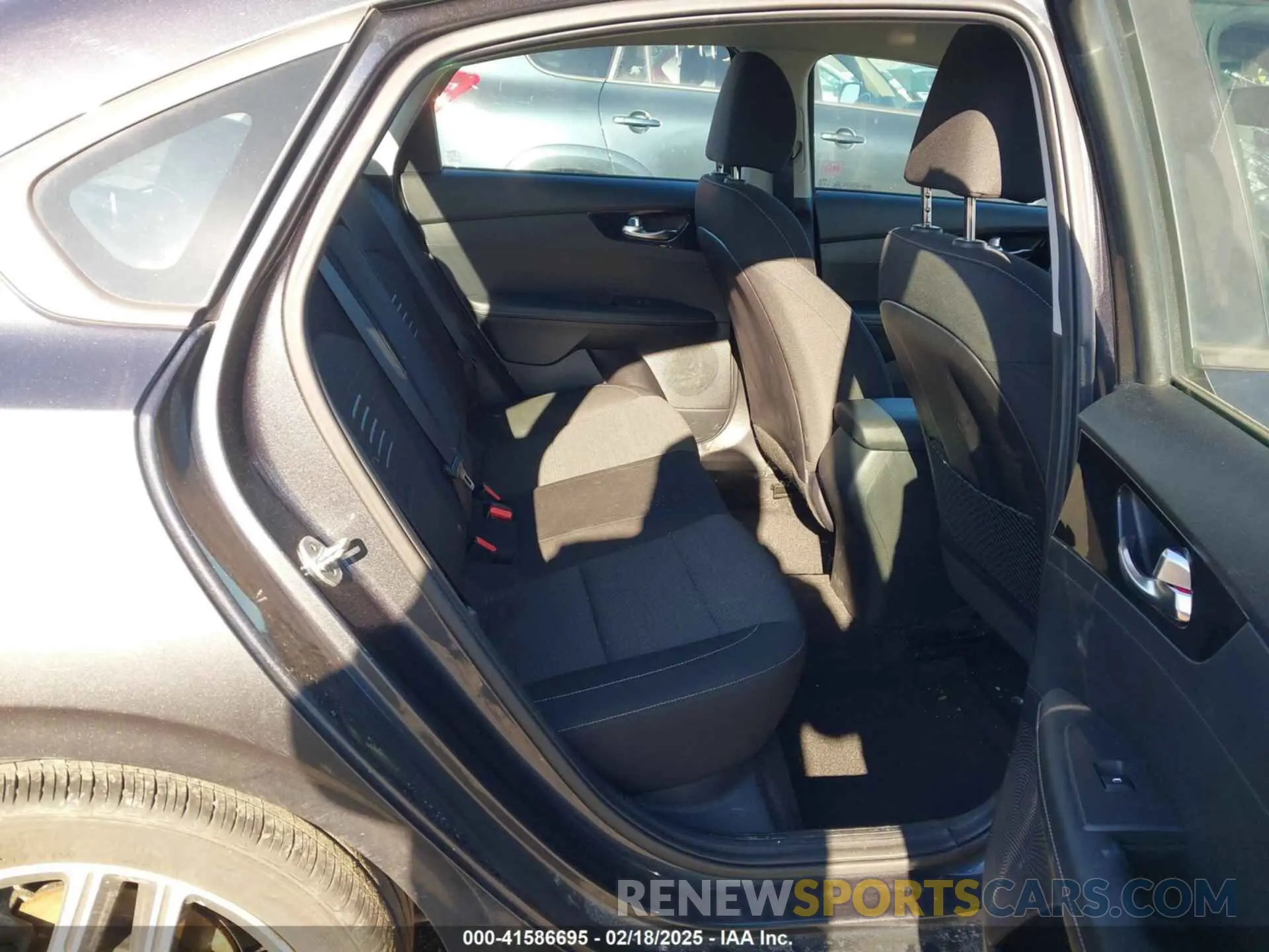 8 fotografías del automóvil dañado 3KPF34AD6KE118056 KIA FORTE 2019