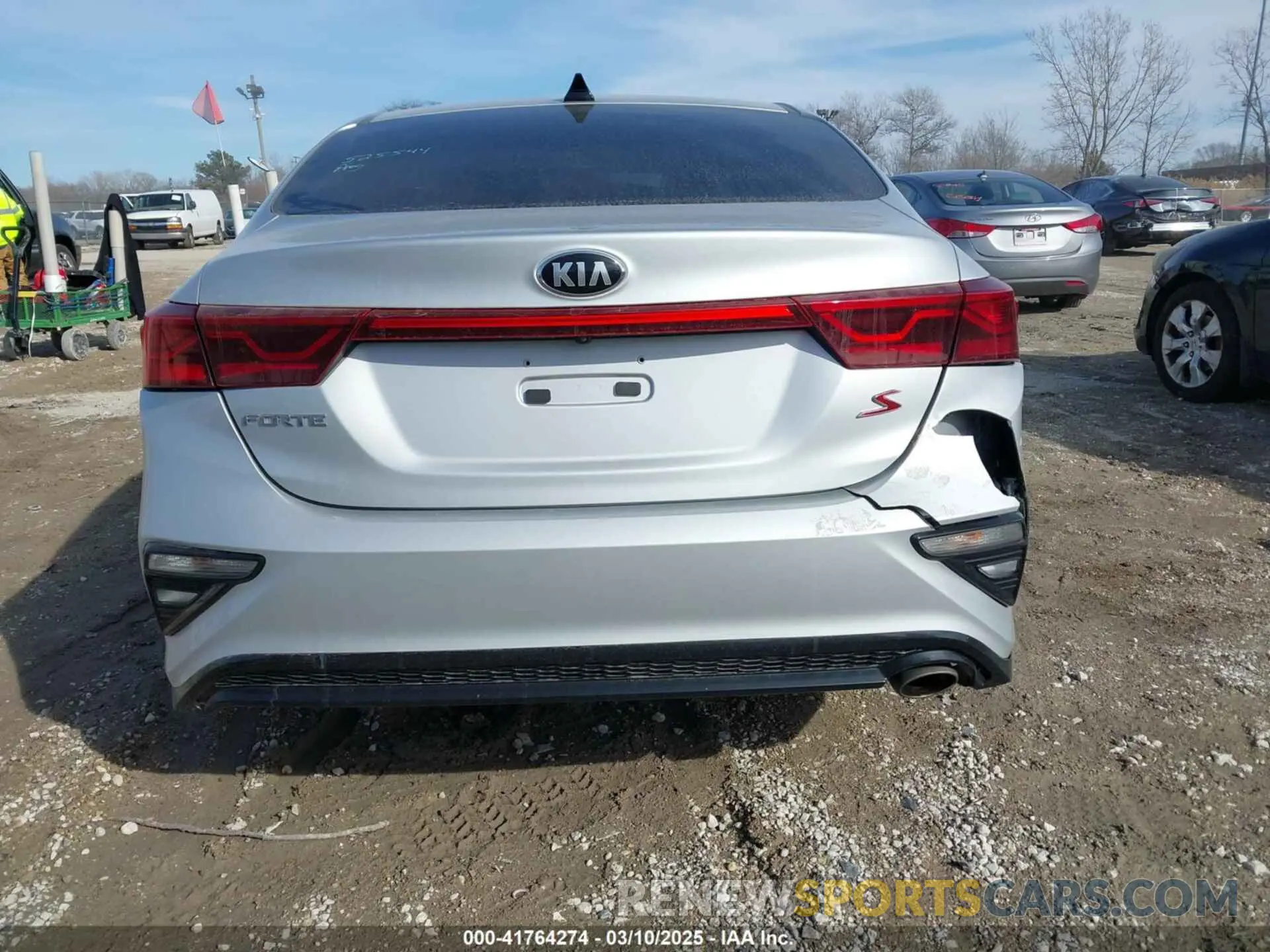 17 fotografías del automóvil dañado 3KPF34AD7KE027183 KIA FORTE 2019
