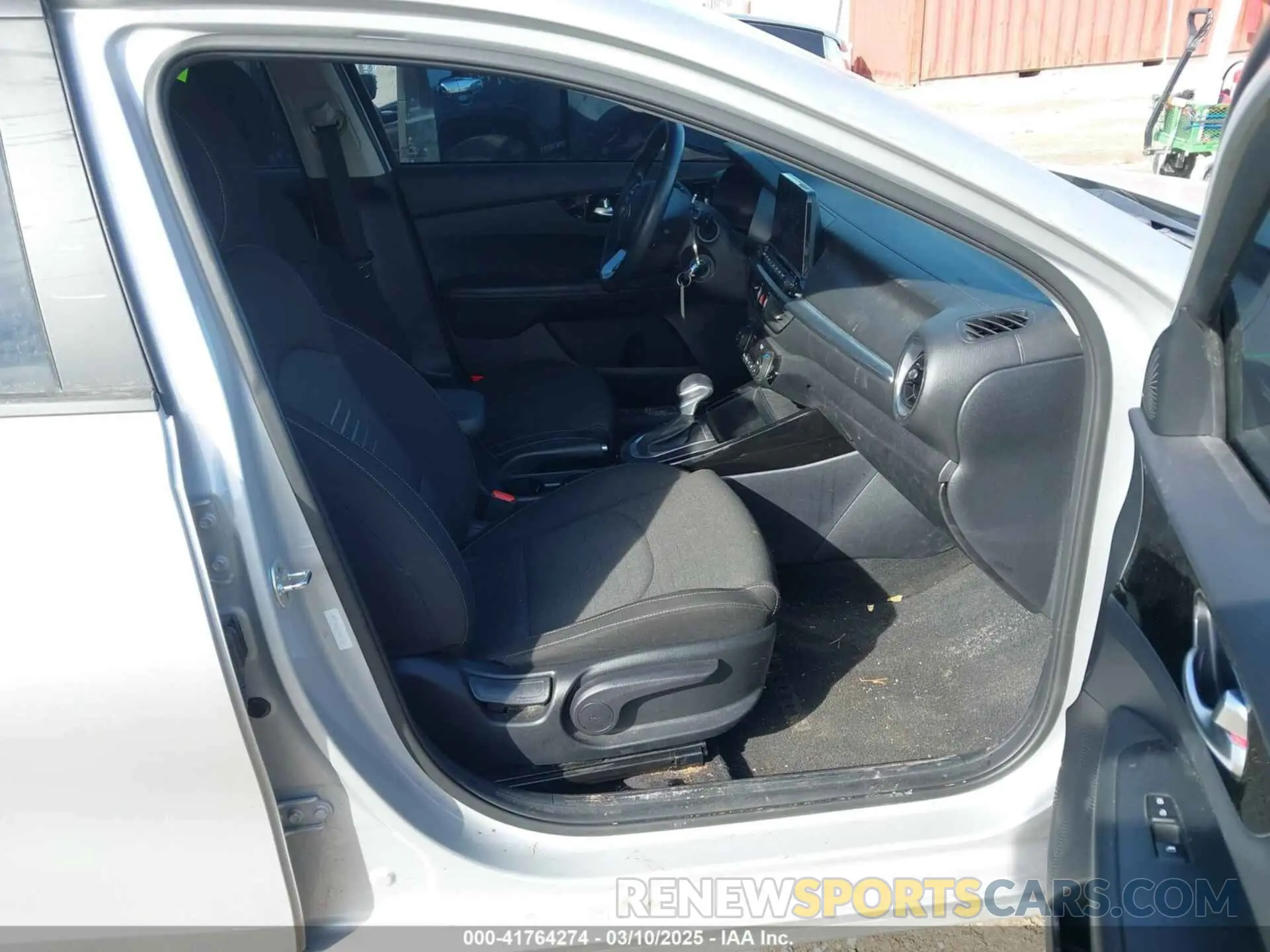 5 fotografías del automóvil dañado 3KPF34AD7KE027183 KIA FORTE 2019