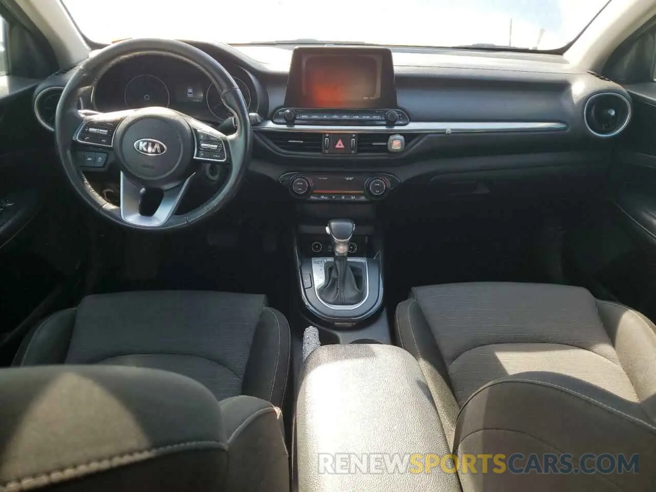 8 fotografías del automóvil dañado 3KPF34AD8KE017827 KIA FORTE 2019