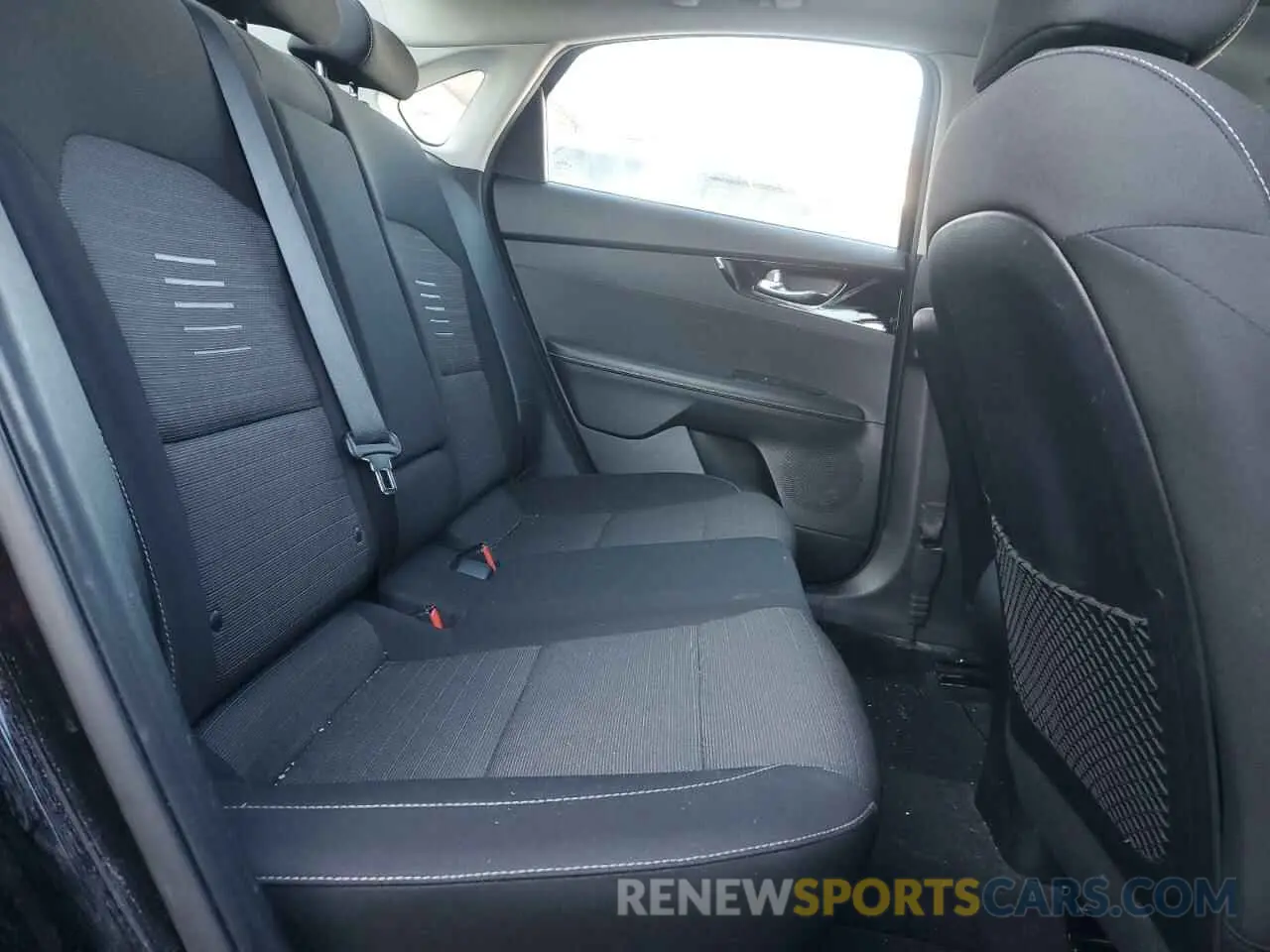 10 fotografías del automóvil dañado 3KPF34AD8KE023370 KIA FORTE 2019