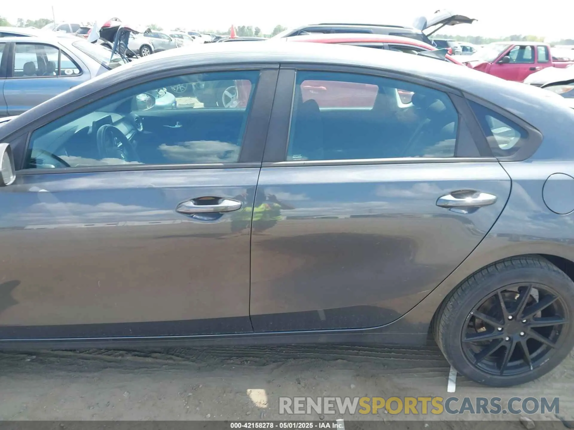14 fotografías del automóvil dañado 3KPF34AD8KE027709 KIA FORTE 2019