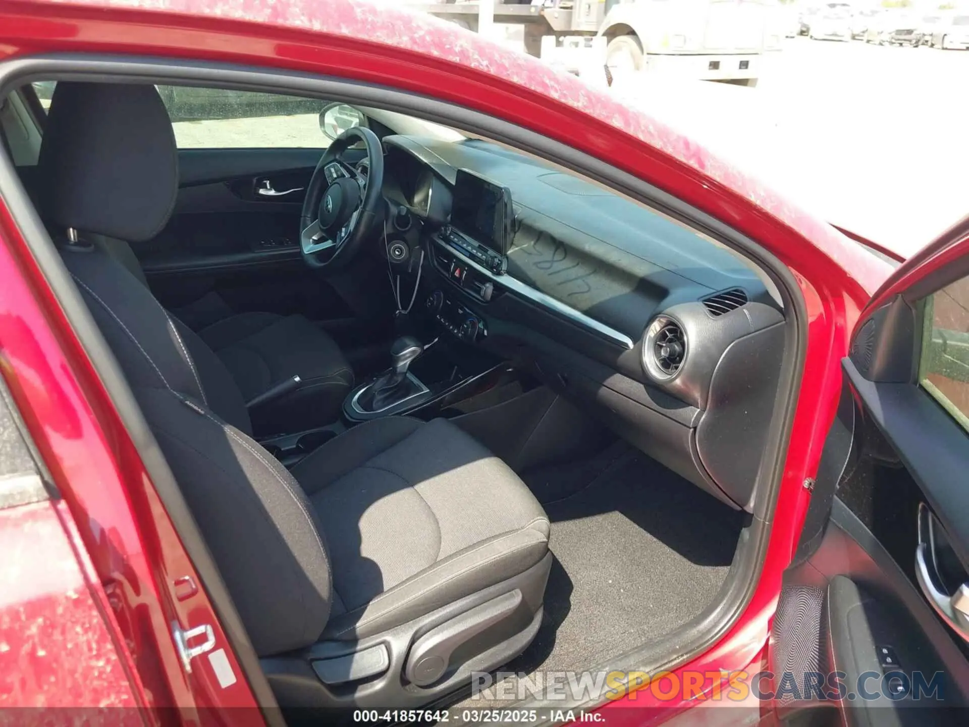 5 fotografías del automóvil dañado 3KPF34AD8KE028617 KIA FORTE 2019