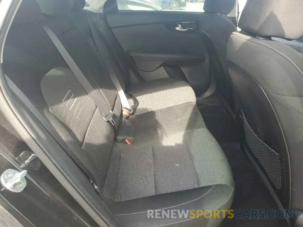 10 fotografías del automóvil dañado 3KPF34AD8KE028777 KIA FORTE 2019