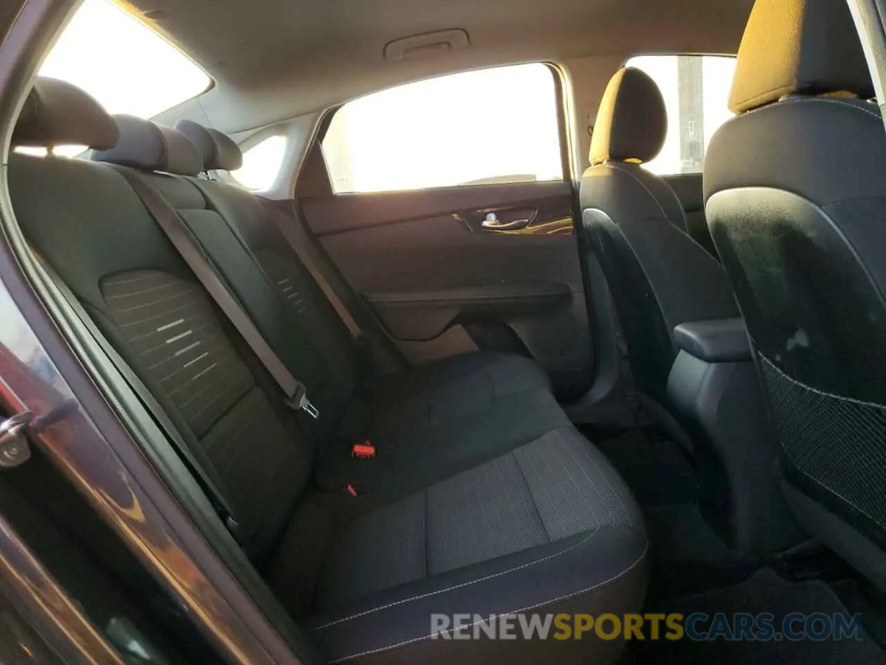 10 fotografías del automóvil dañado 3KPF34AD9KE017089 KIA FORTE 2019