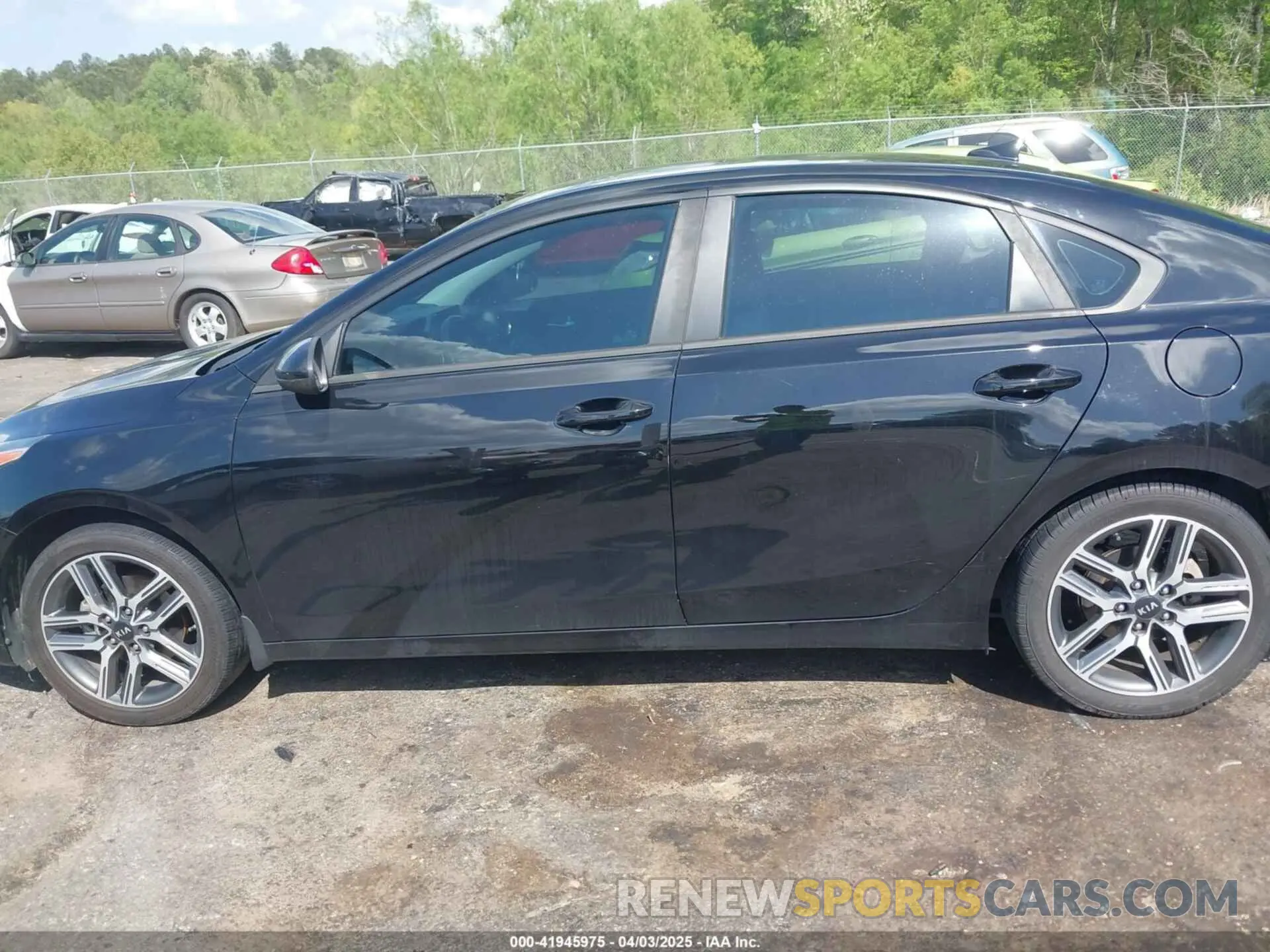 15 fotografías del automóvil dañado 3KPF34AD9KE028108 KIA FORTE 2019