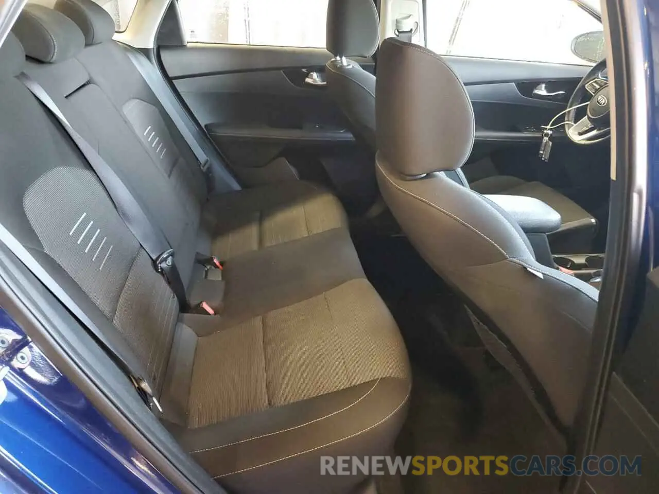 10 fotografías del automóvil dañado 3KPF34AD9KE124143 KIA FORTE 2019
