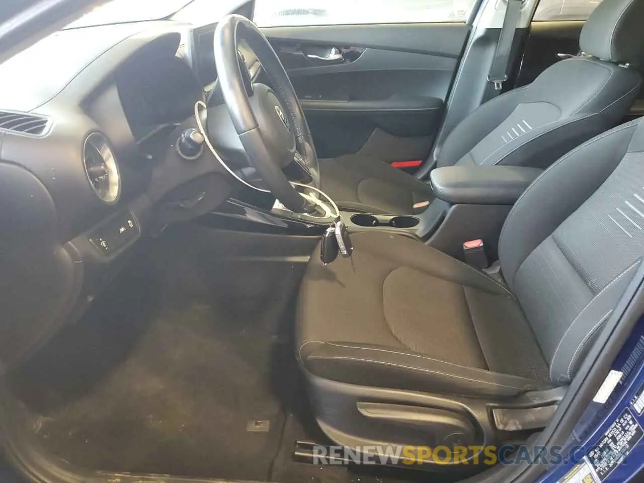 7 fotografías del automóvil dañado 3KPF34AD9KE124143 KIA FORTE 2019