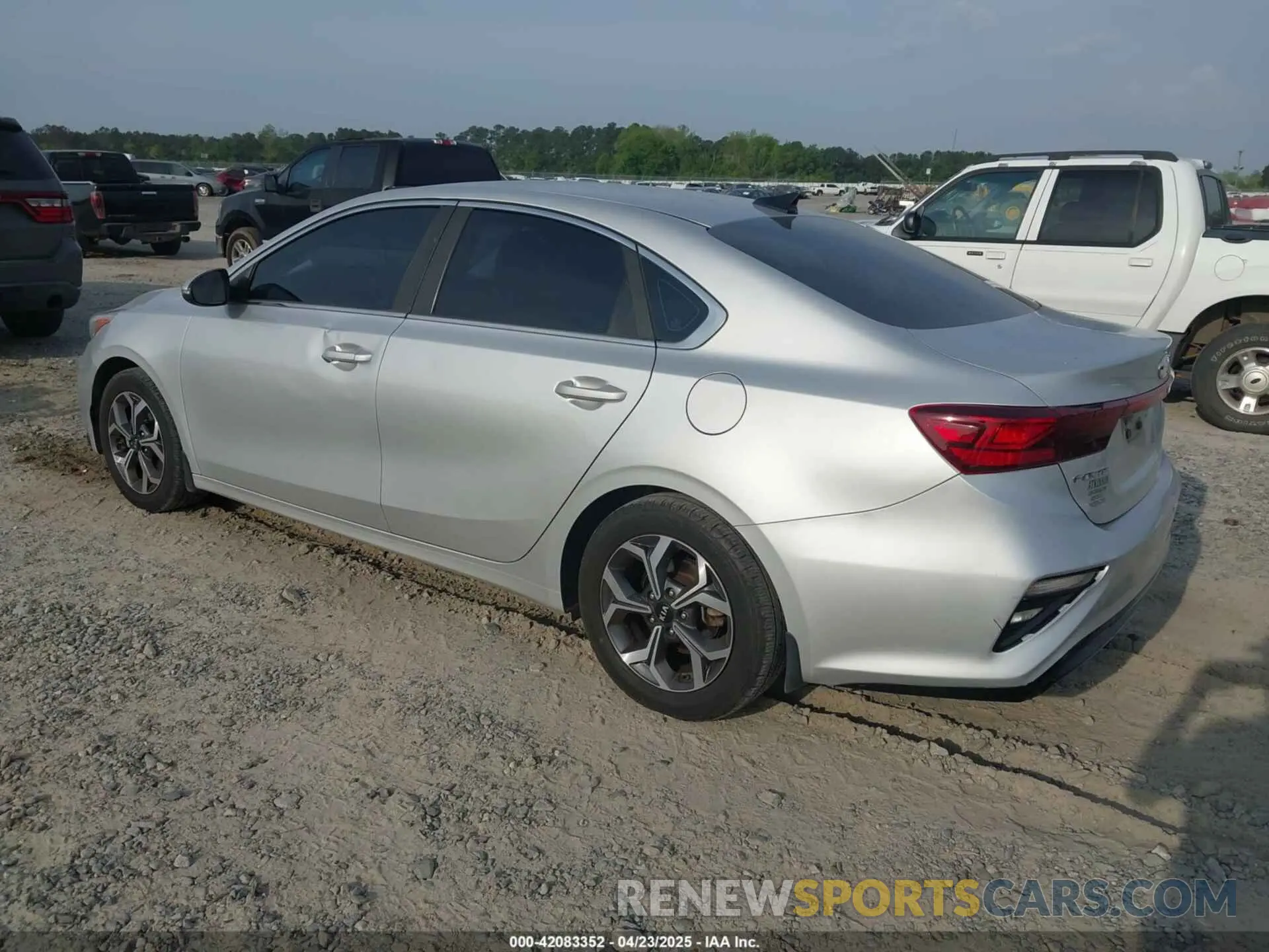 3 fotografías del automóvil dañado 3KPF54AD0KE047835 KIA FORTE 2019