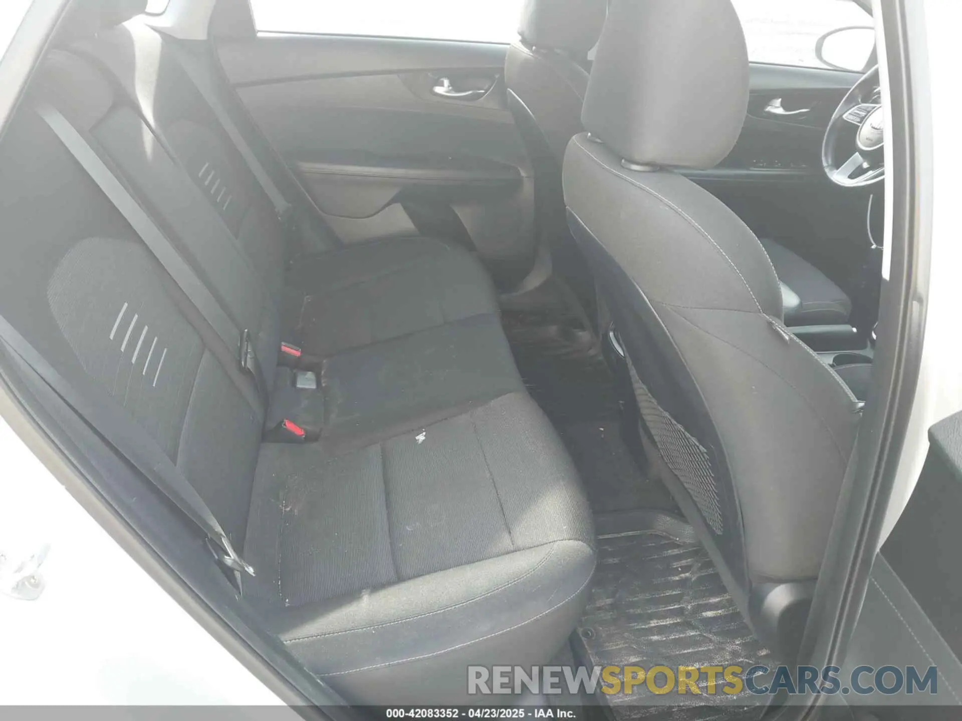 8 fotografías del automóvil dañado 3KPF54AD0KE047835 KIA FORTE 2019