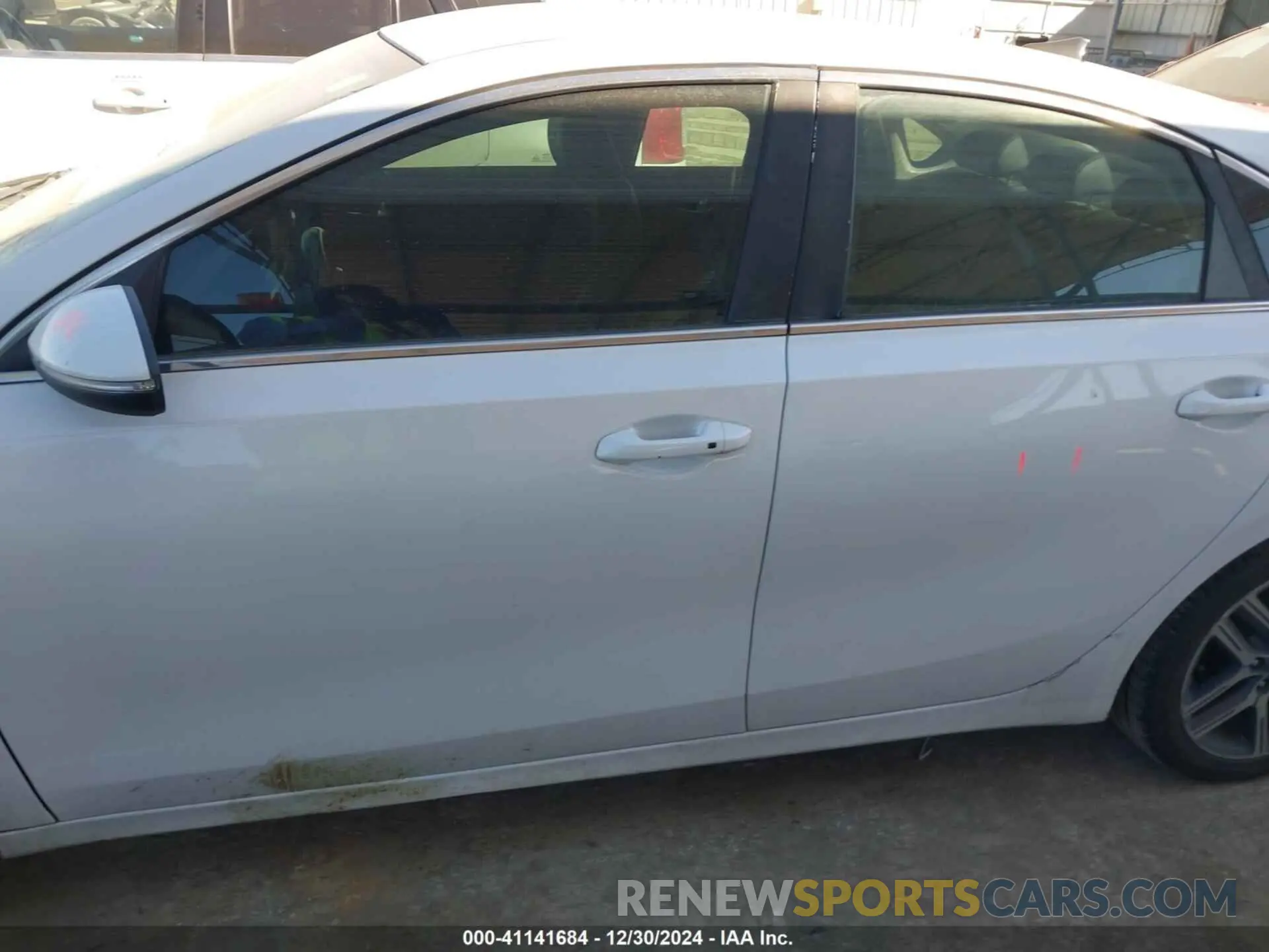 15 fotografías del automóvil dañado 3KPF54AD5KE034031 KIA FORTE 2019