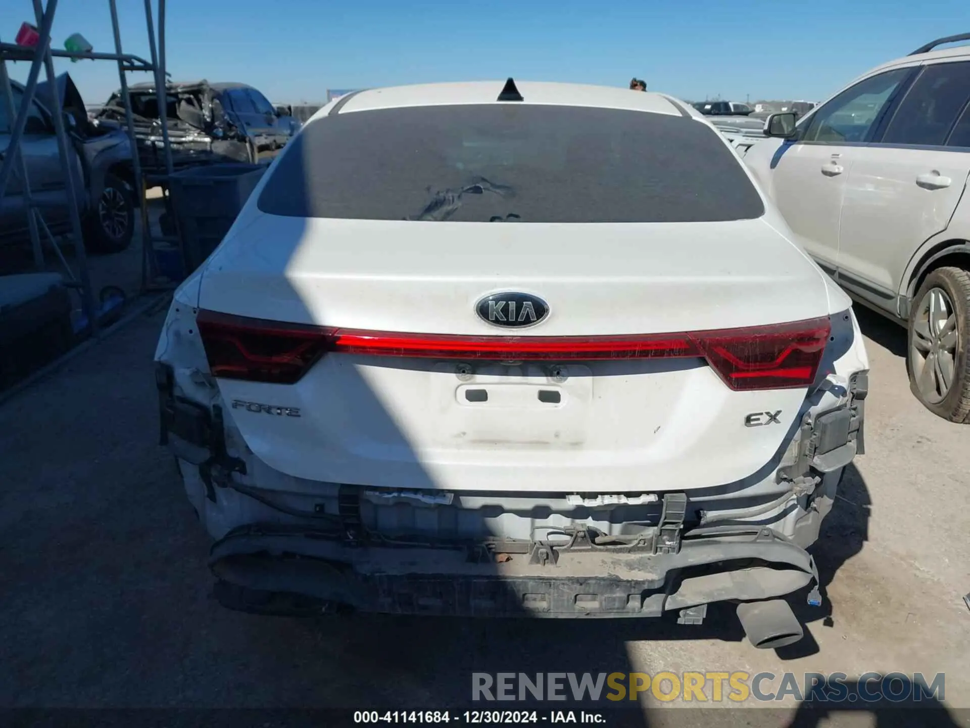 17 fotografías del automóvil dañado 3KPF54AD5KE034031 KIA FORTE 2019
