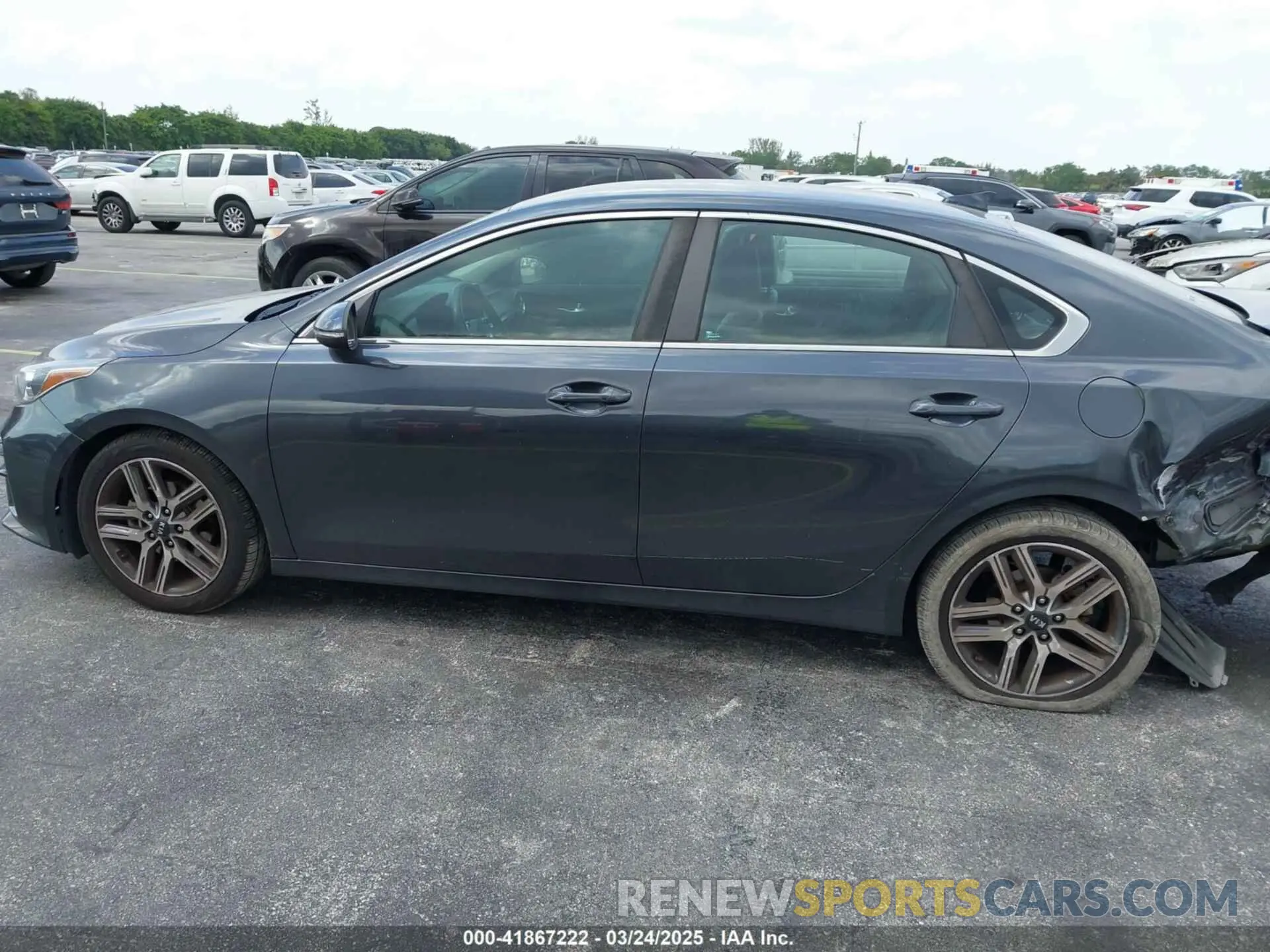 14 fotografías del automóvil dañado 3KPF54AD8KE028398 KIA FORTE 2019