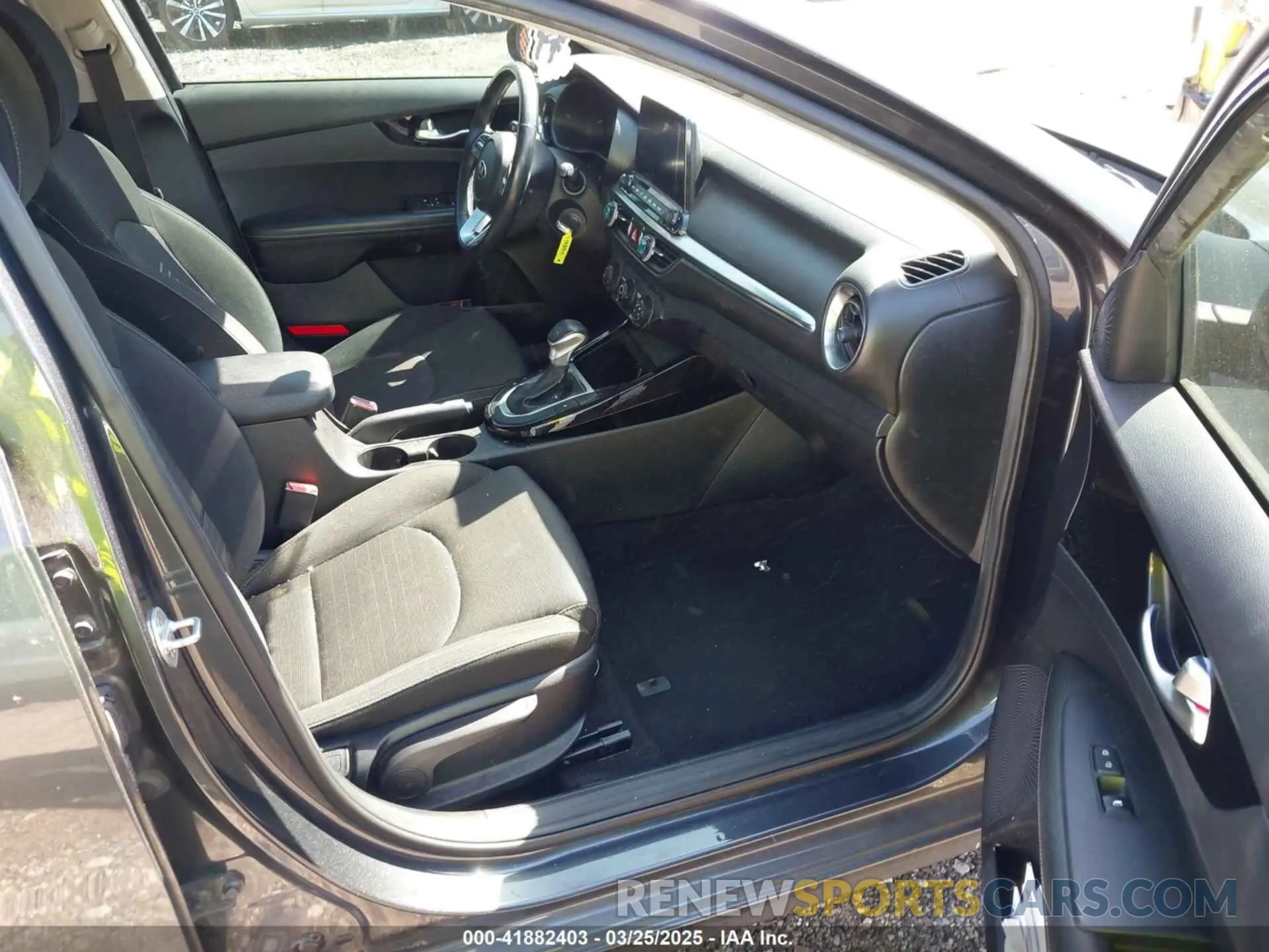 5 fotografías del automóvil dañado 3KPF54ADXKE053898 KIA FORTE 2019