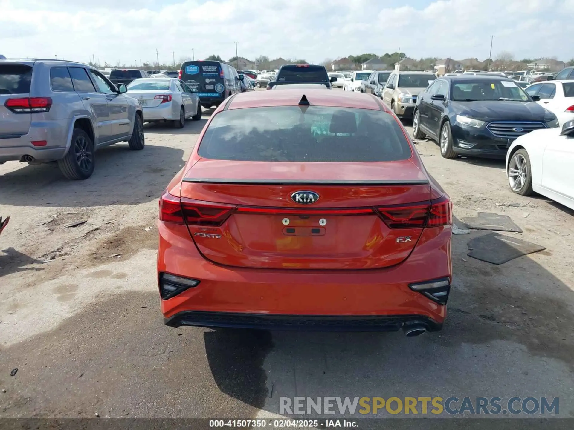 16 fotografías del automóvil dañado 3KPF54ADXKE069261 KIA FORTE 2019