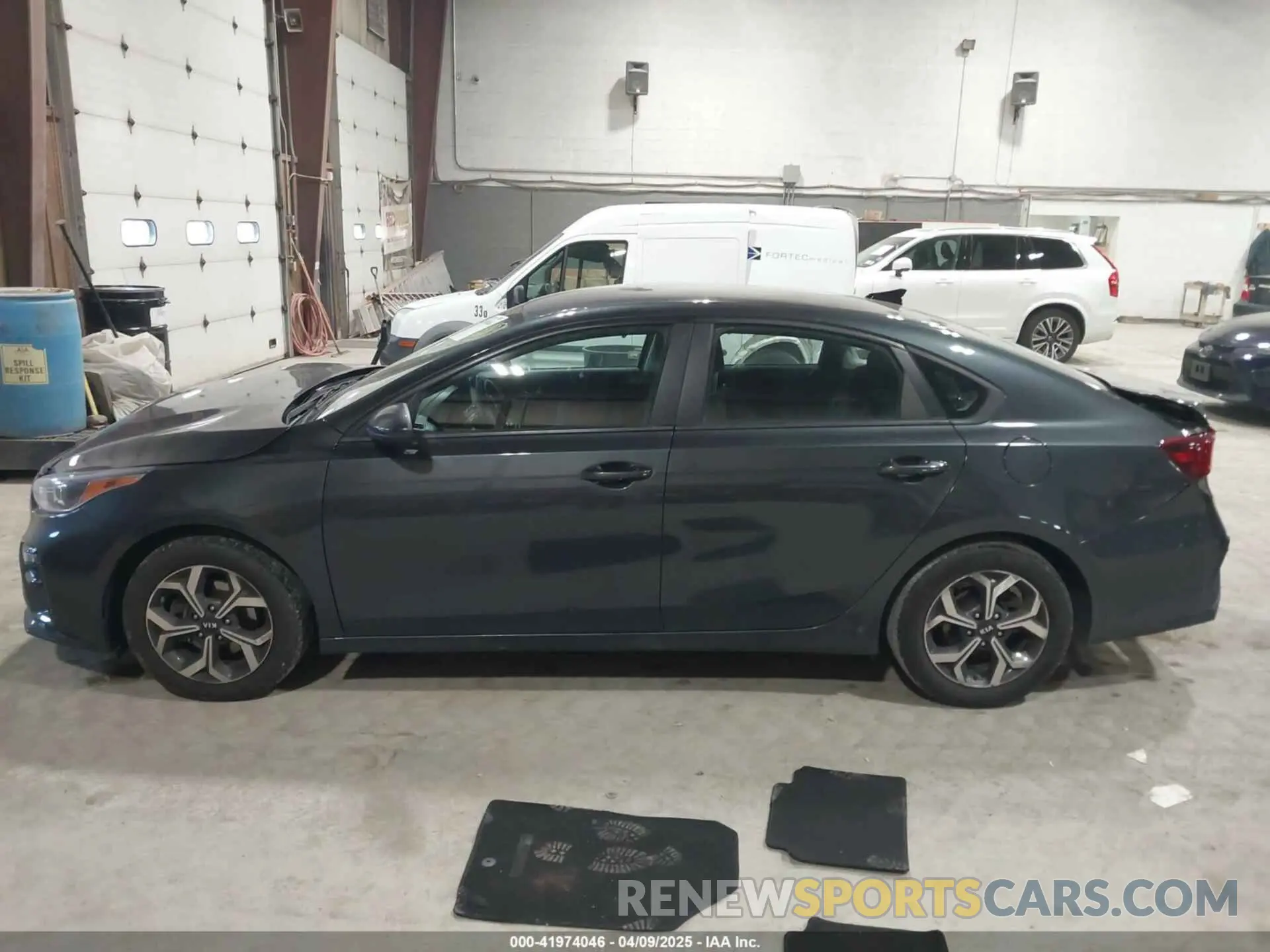 14 fotografías del automóvil dañado 3KPF24AD0LE173994 KIA FORTE 2020