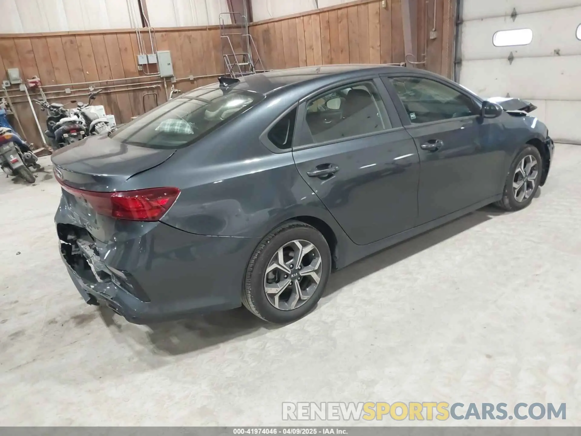4 fotografías del automóvil dañado 3KPF24AD0LE173994 KIA FORTE 2020