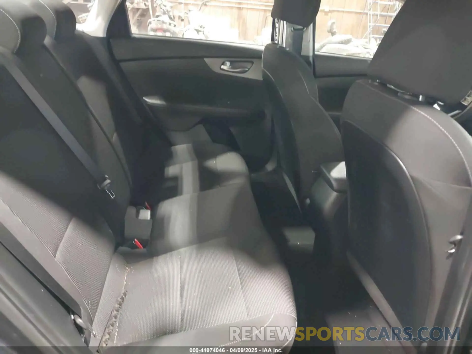 8 fotografías del automóvil dañado 3KPF24AD0LE173994 KIA FORTE 2020