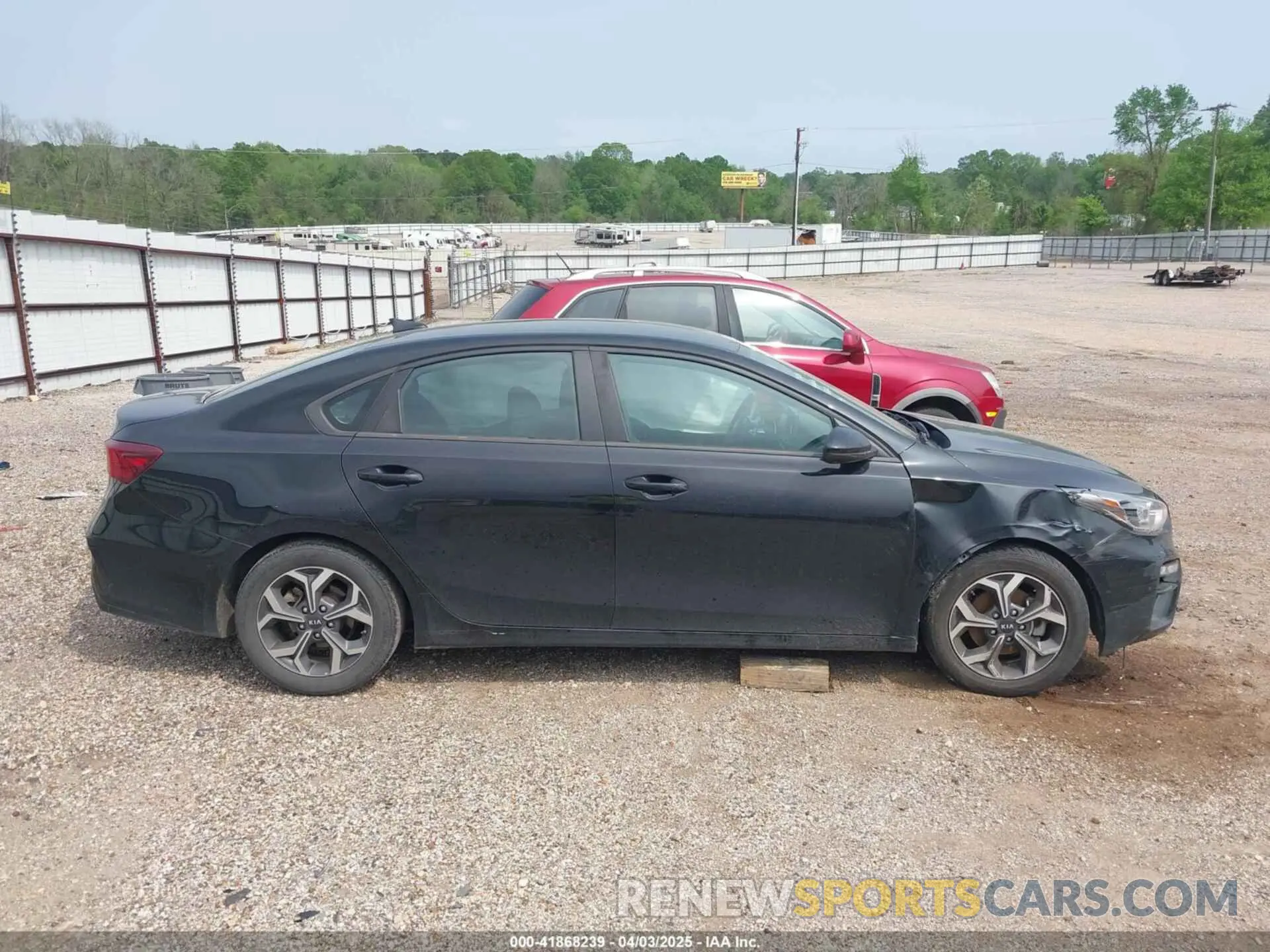 14 fotografías del automóvil dañado 3KPF24AD0LE187099 KIA FORTE 2020