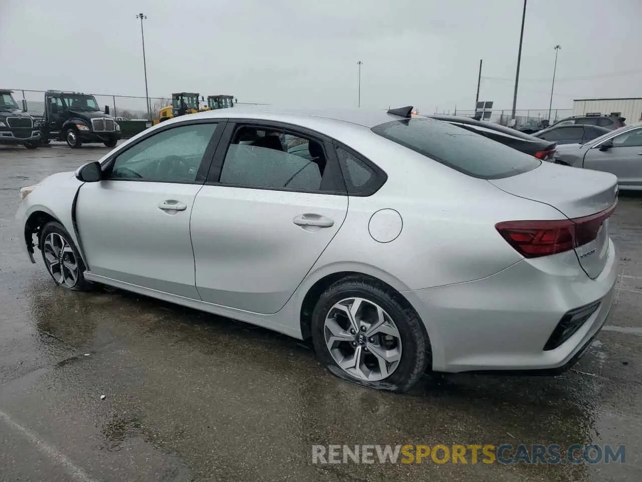 2 fotografías del automóvil dañado 3KPF24AD0LE187832 KIA FORTE 2020