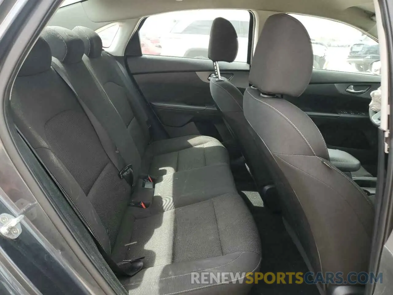 11 fotografías del automóvil dañado 3KPF24AD0LE207402 KIA FORTE 2020