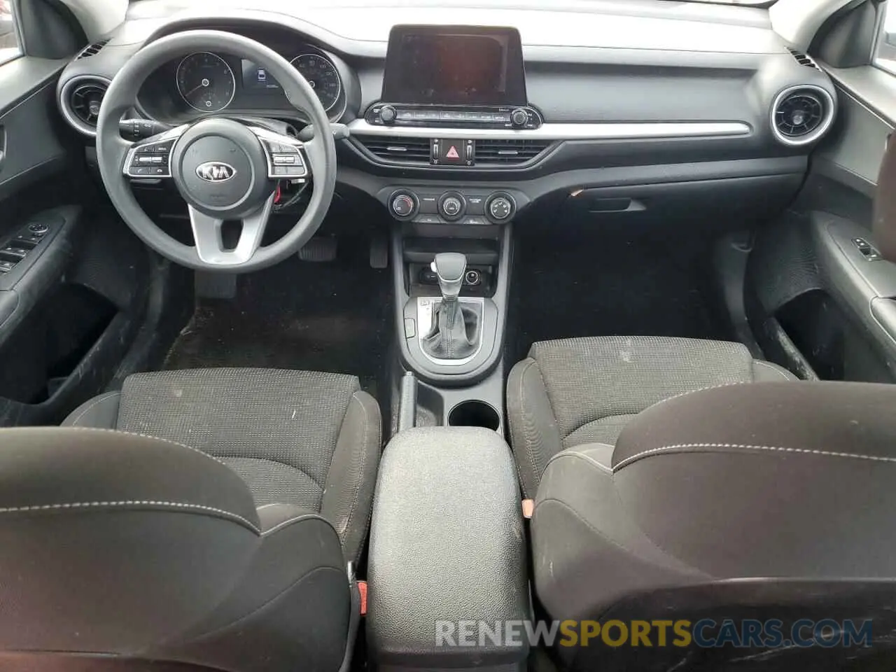 8 fotografías del automóvil dañado 3KPF24AD0LE211465 KIA FORTE 2020