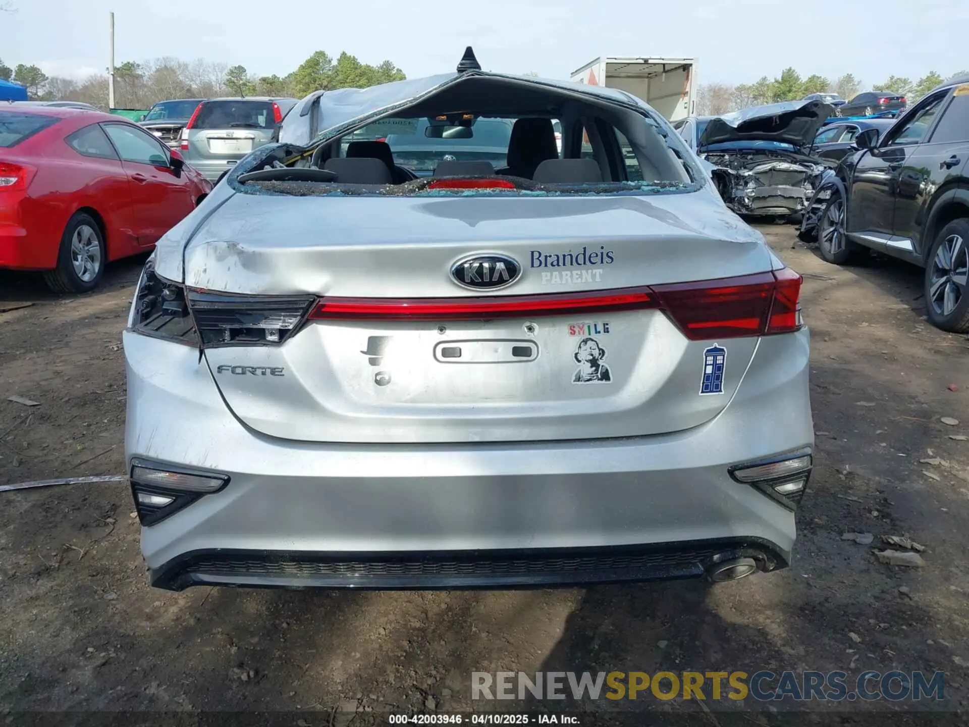 16 fotografías del automóvil dañado 3KPF24AD0LE222045 KIA FORTE 2020